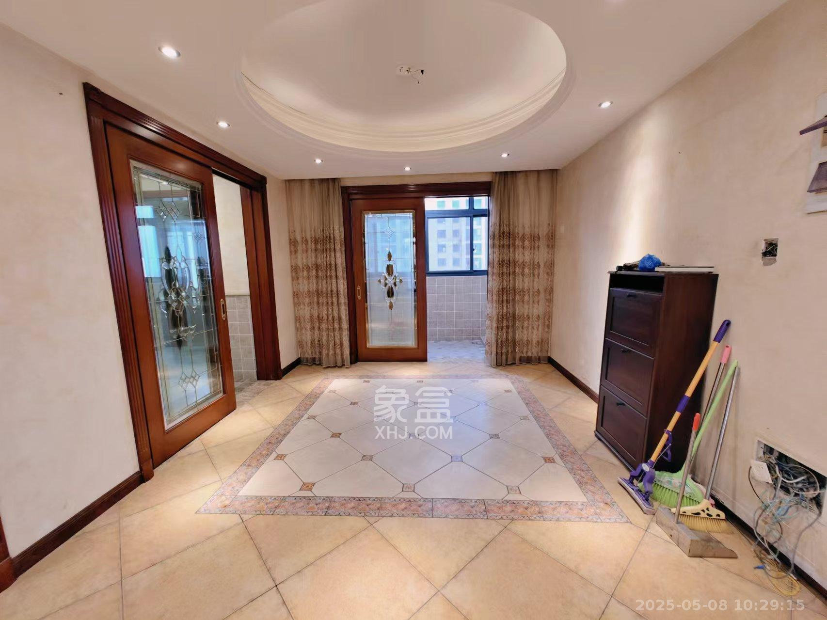 青园  6室2厅3卫    10000.0元/月 青园  6室2厅3卫    10000.0元/月室内图