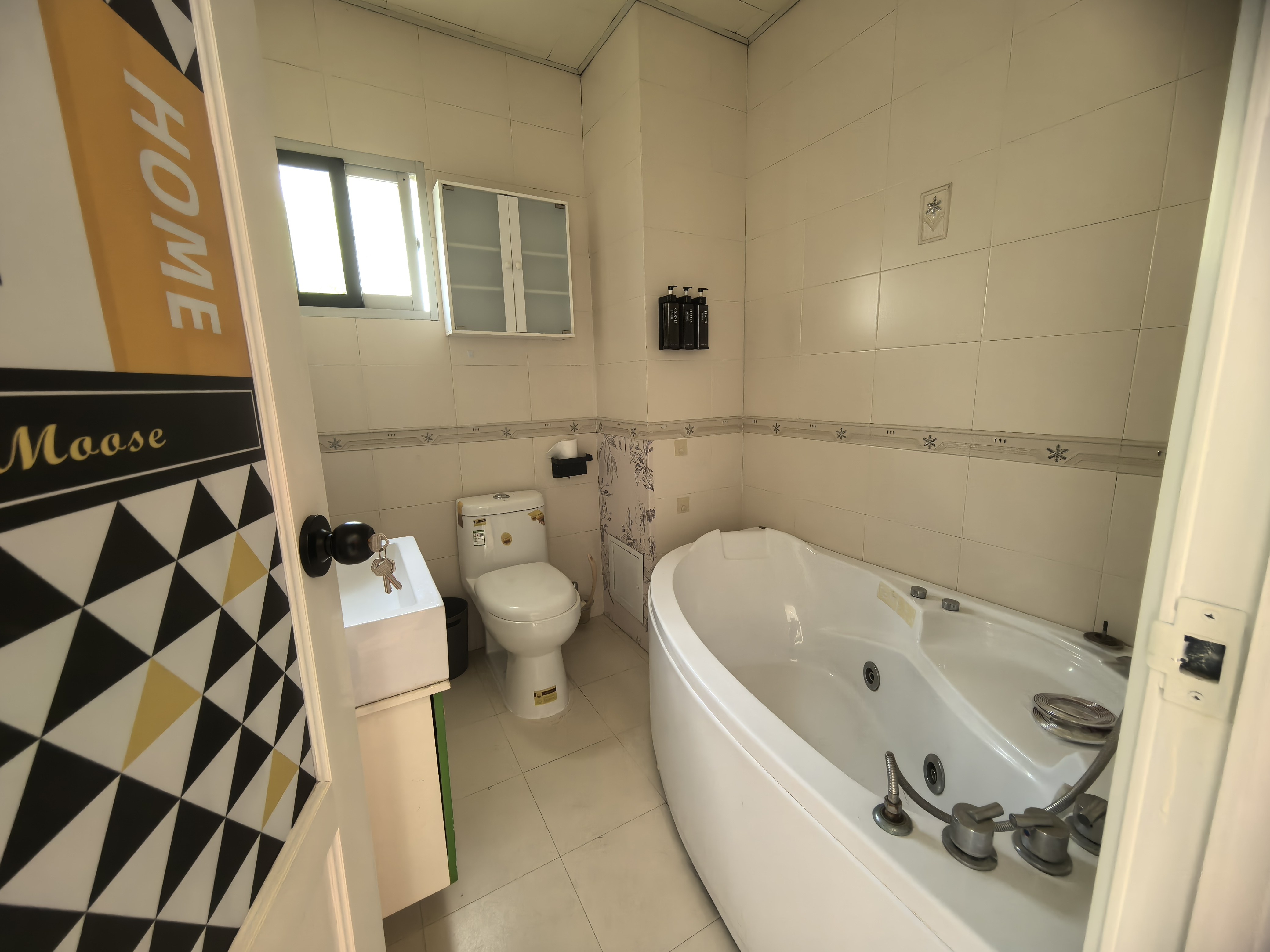 联通家苑  4室2厅2卫    3000.0元/月 联通家苑  4室2厅2卫    3000.0元/月室内图