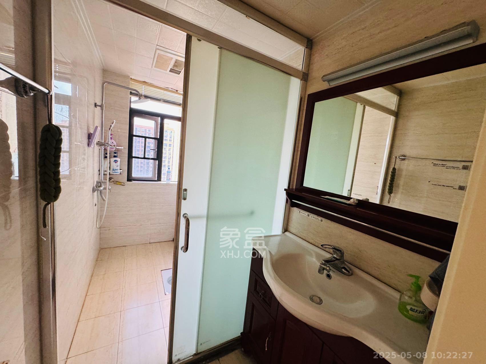 德润小区(丰升德润小区) 4室2厅2卫 4000.0元/月 德润小区(丰升德润小区) 4室2厅2卫 4000.0元/月室内图