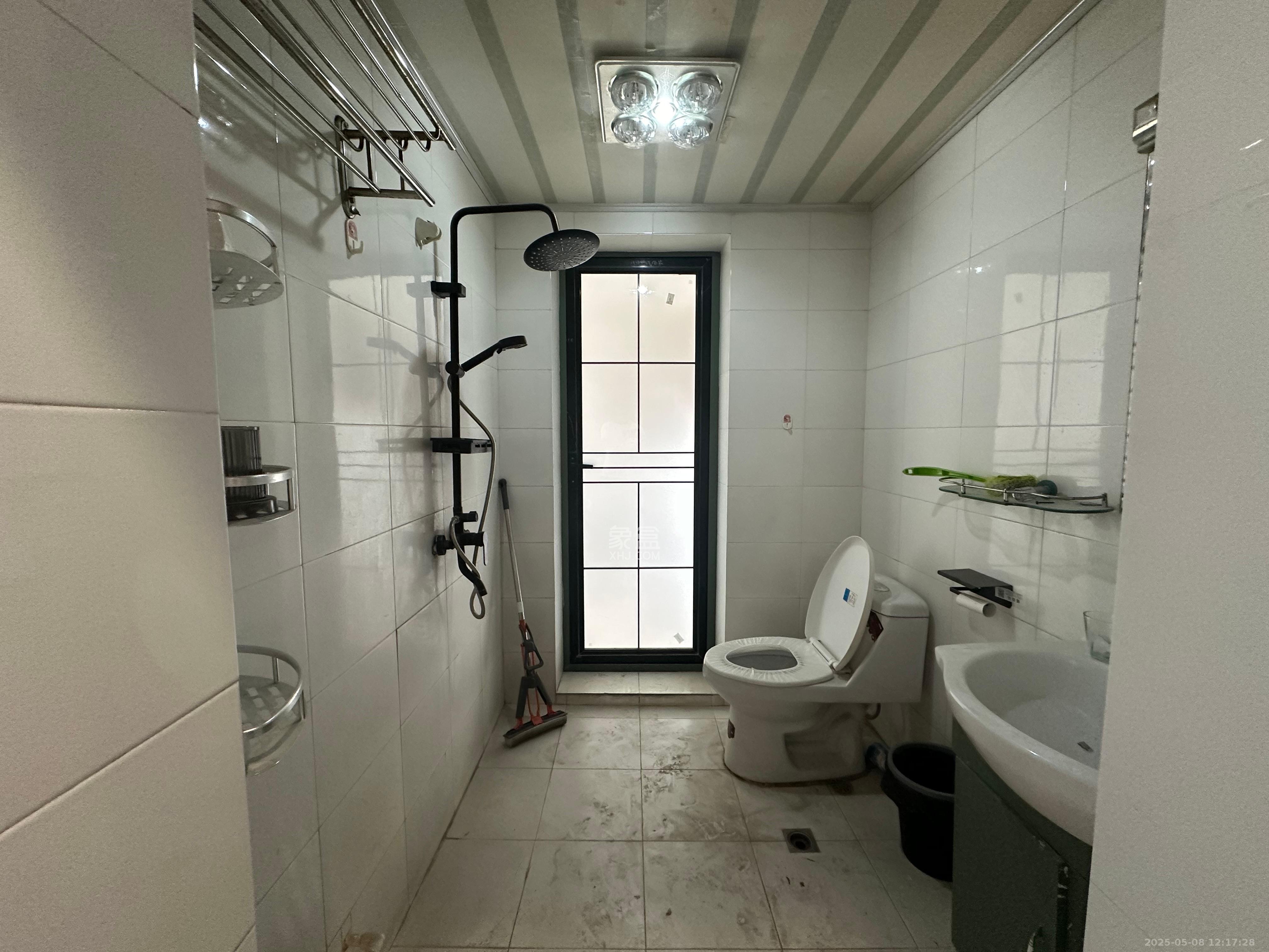 青和上座(上味舫大厦) 1室1厅1卫 2200.0元/月 青和上座(上味舫大厦) 1室1厅1卫 2200.0元/月室内图