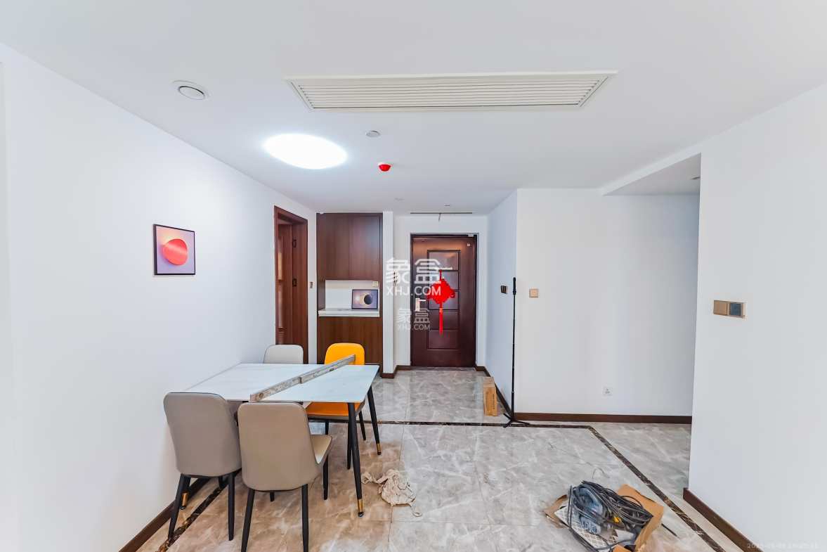 绿地长沙城际空间站(绿地新里佳苑)  3室2厅2卫    135.0万 绿地长沙城际空间站(绿地新里佳苑)  3室2厅2卫    135.0万客厅