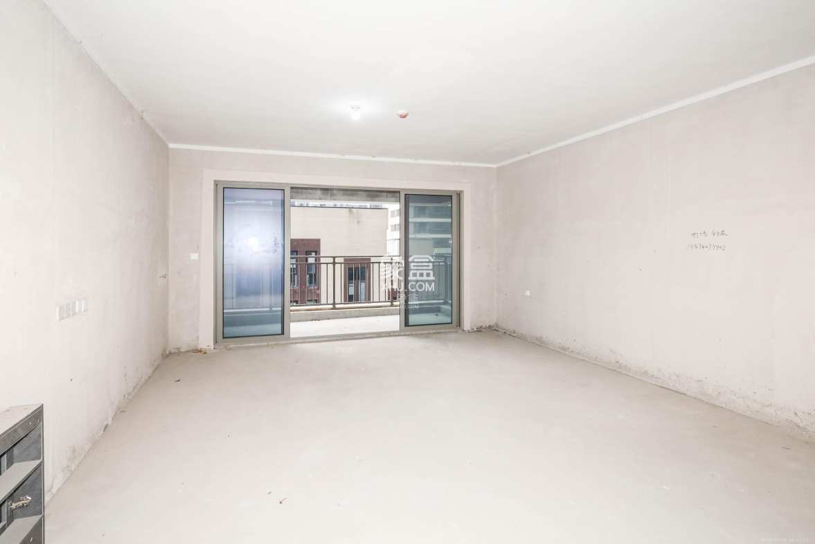 梅溪华府(新城金茂梦想华府)  4室2厅3卫    220.0万 梅溪华府(新城金茂梦想华府)  4室2厅3卫    220.0万客厅