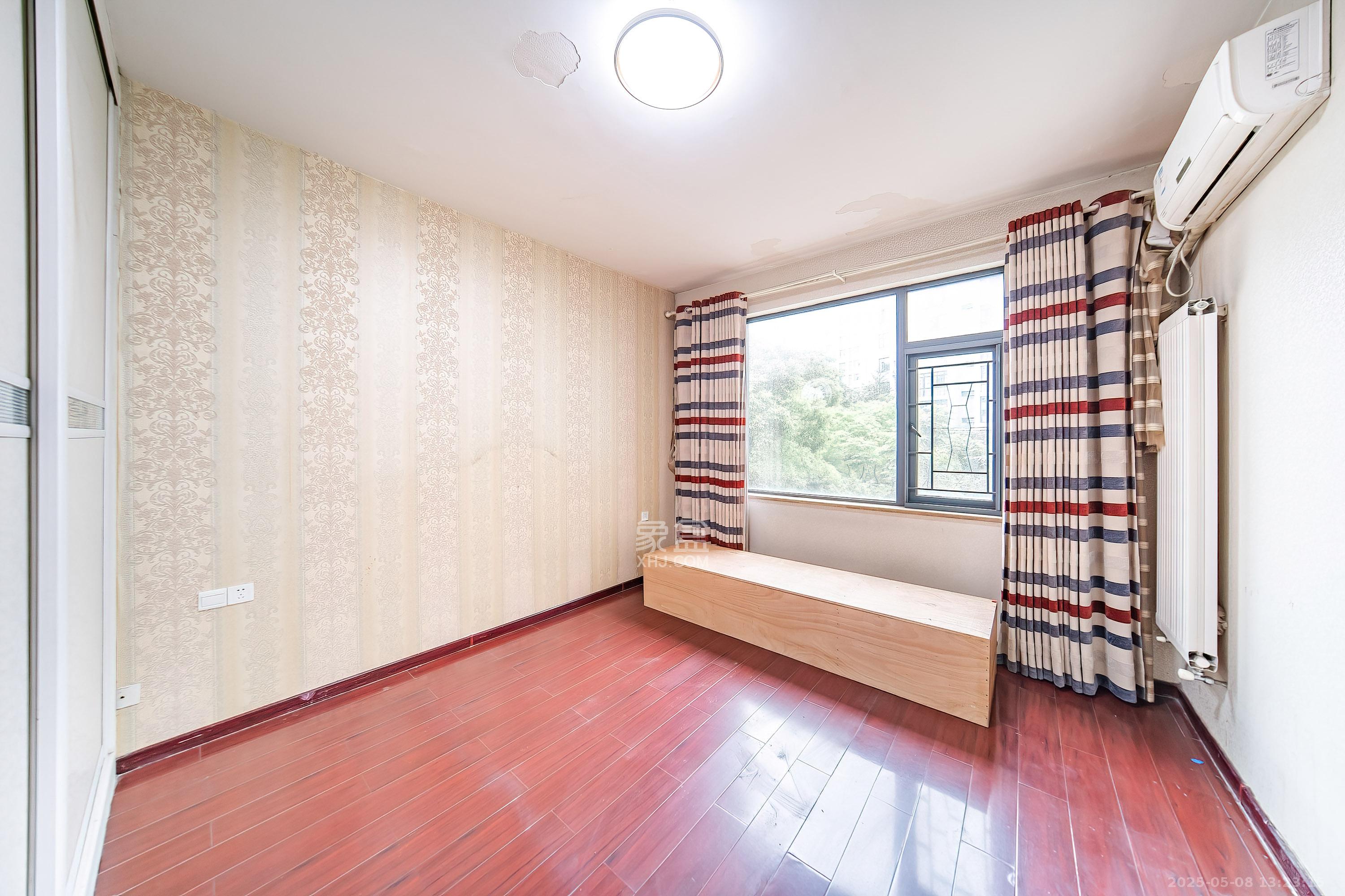 阳光100三期  3室2厅2卫    108.0万卧室