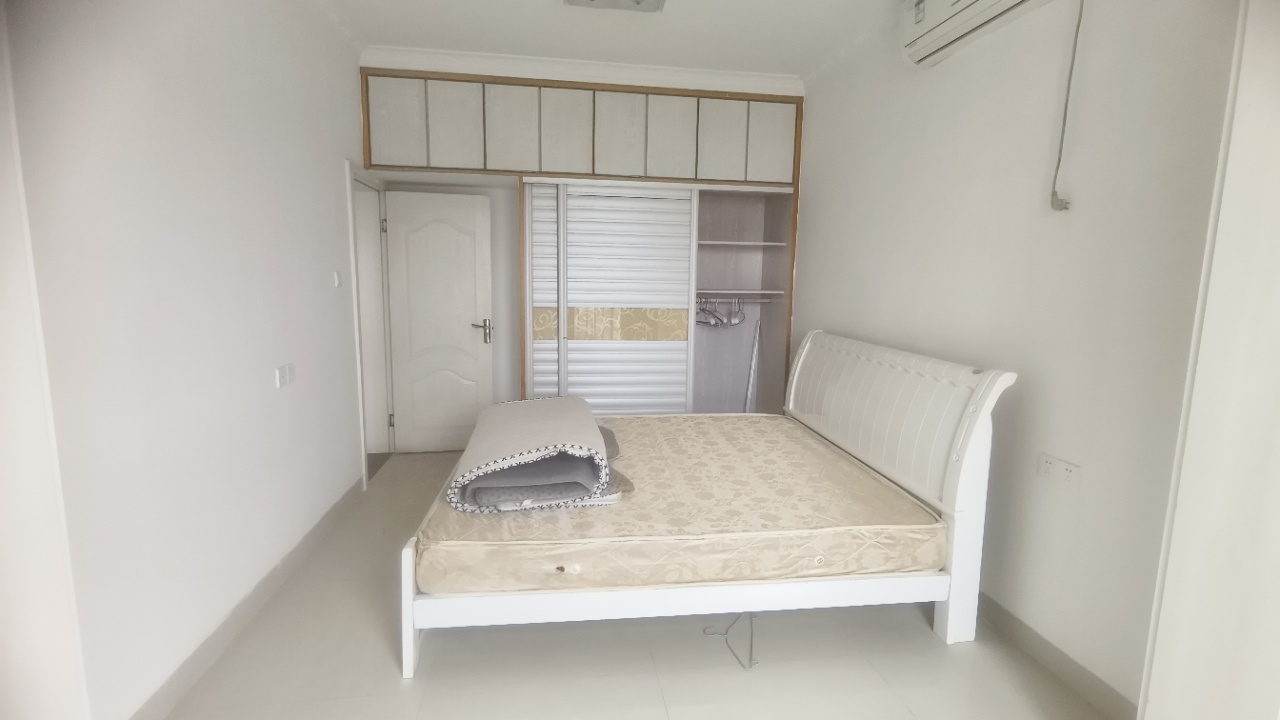 梓湖观邸  3室2厅2卫   2000.00元/月室内图