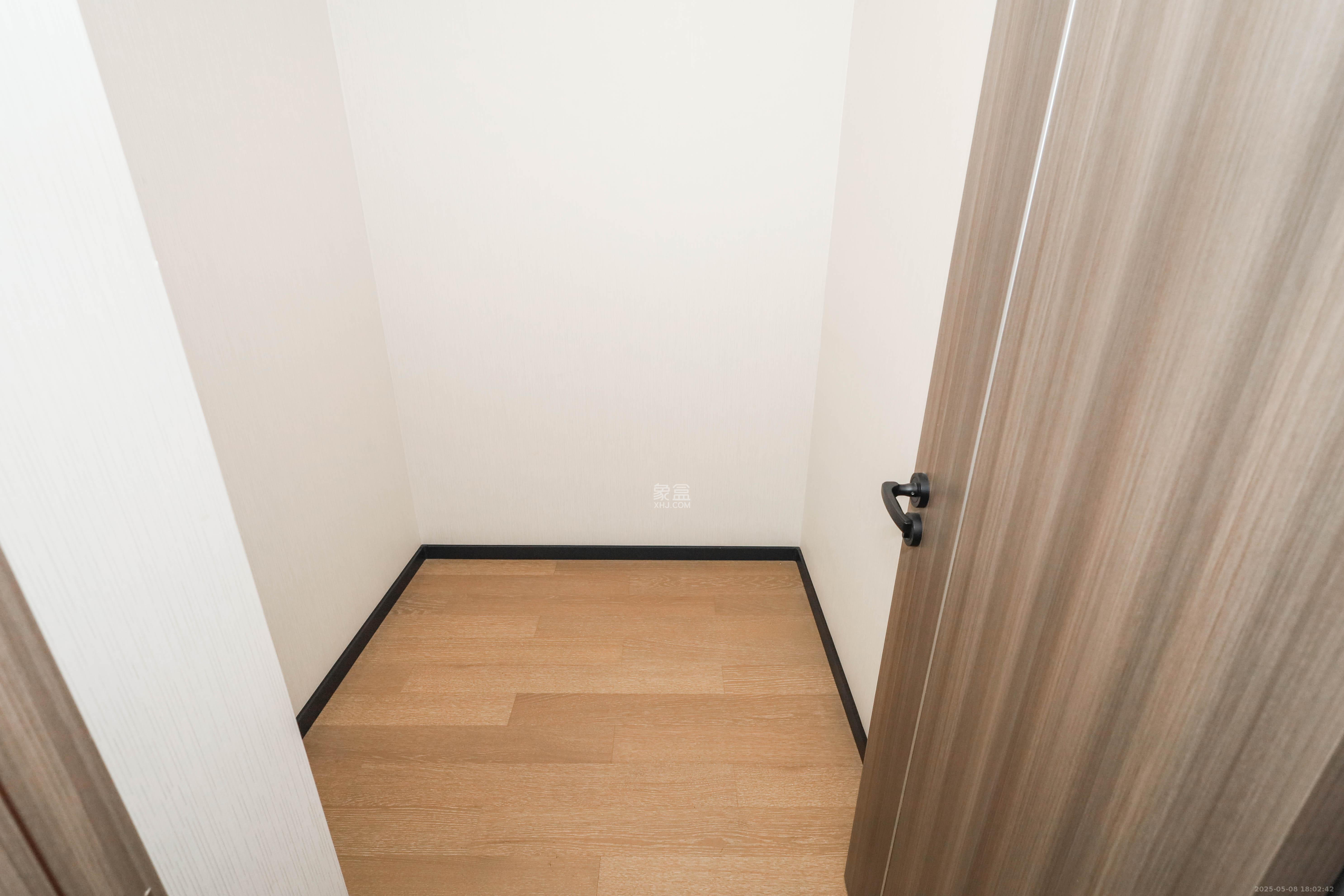 中海阅溪府  4室2厅2卫    320.0万 中海阅溪府  4室2厅2卫    320.0万卧室