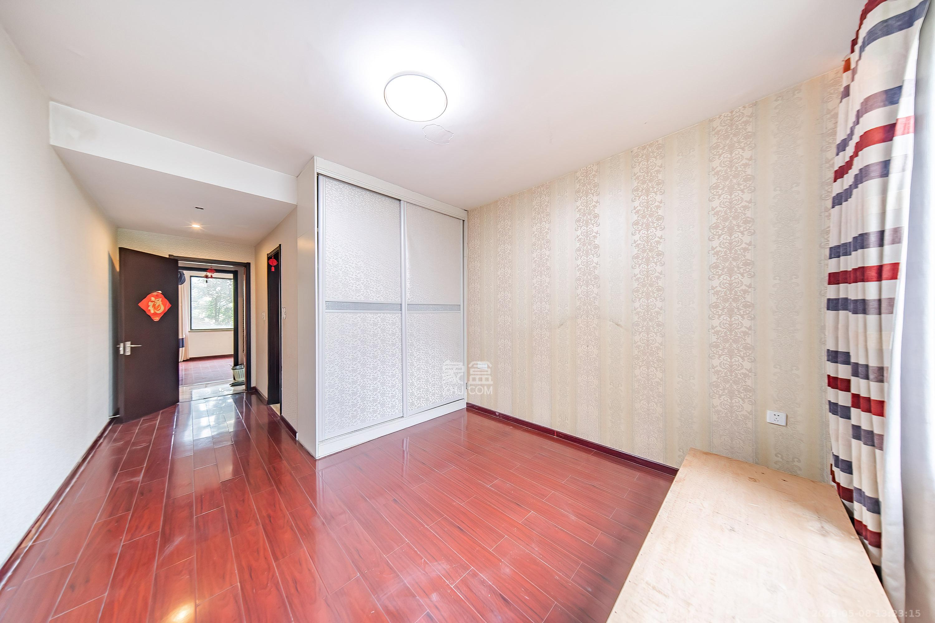 阳光100三期  3室2厅2卫    108.0万卧室