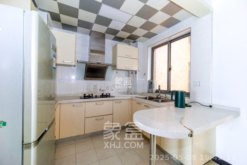 上海城小区 4室2厅2卫 2600.0元/月 上海城小区 4室2厅2卫 2600.0元/月室内图