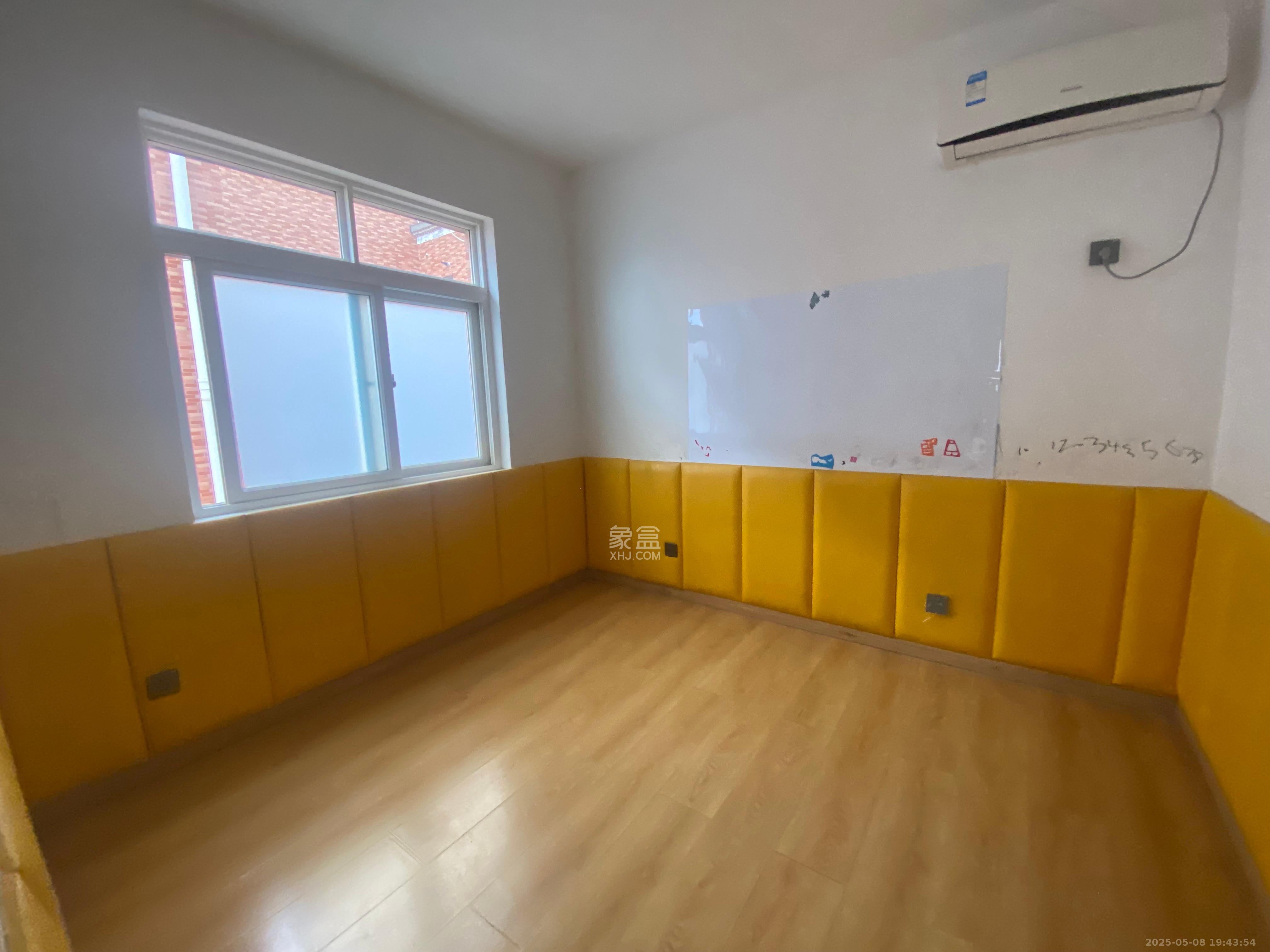 嘉盛逸林园(新合村综合楼) 3室2厅2卫 2500.0元/月 嘉盛逸林园(新合村综合楼) 3室2厅2卫 2500.0元/月室内图