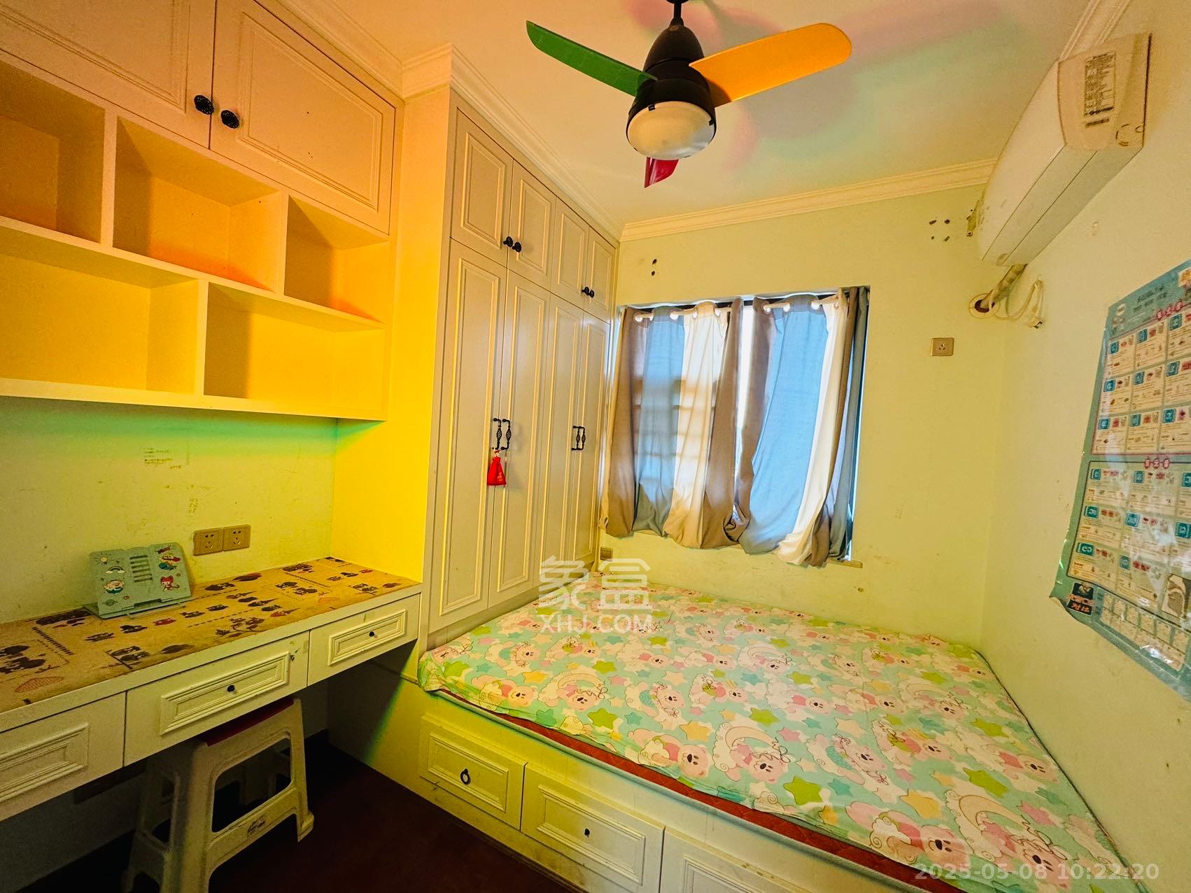 德润小区(丰升德润小区) 4室2厅2卫 4000.0元/月 德润小区(丰升德润小区) 4室2厅2卫 4000.0元/月室内图