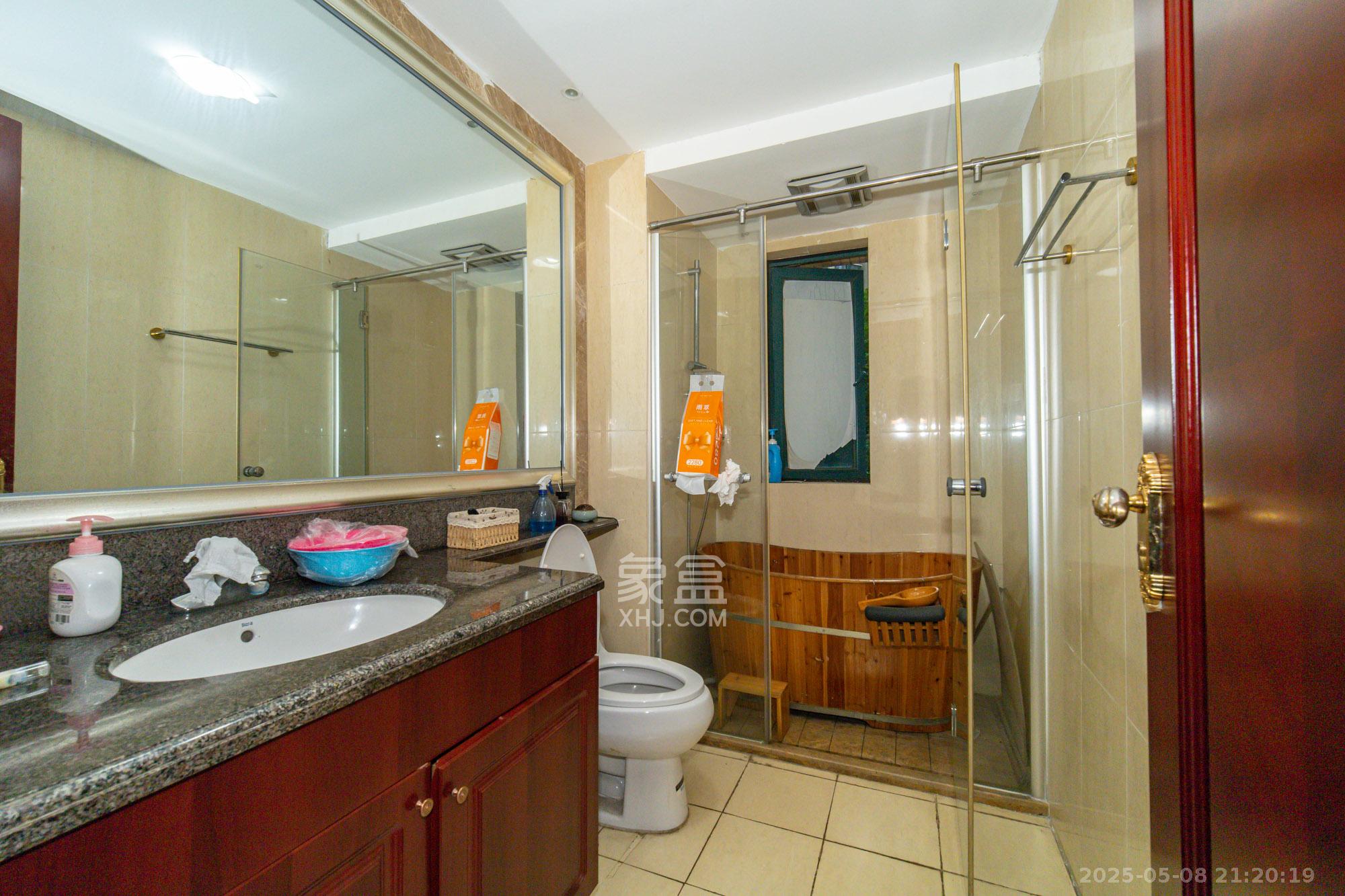 恒大翡翠华庭 3室2厅2卫 98.0万 恒大翡翠华庭 3室2厅2卫 98.0万卫生间