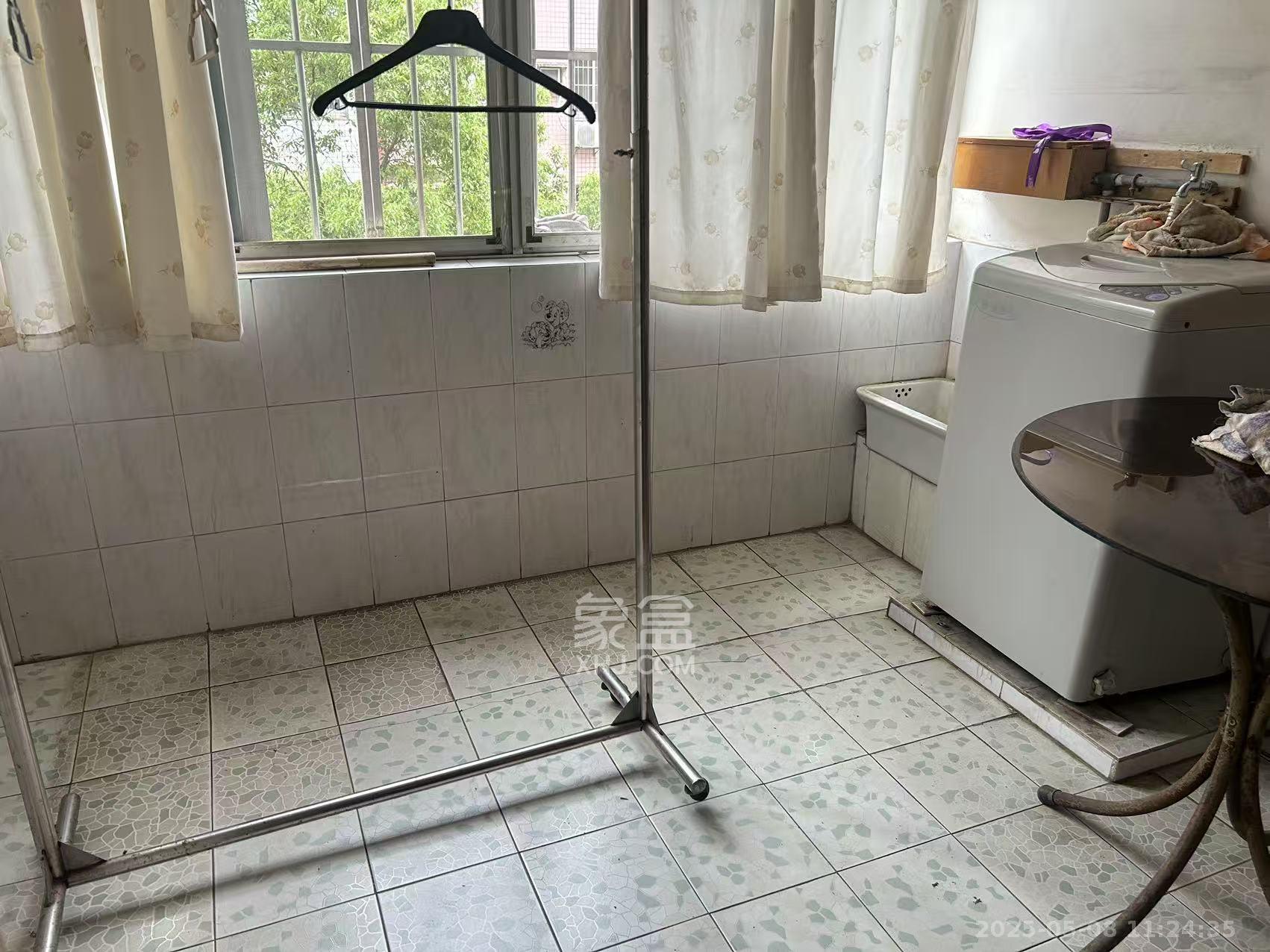 泰时新雅园 3室2厅2卫 2600.0元/月 泰时新雅园 3室2厅2卫 2600.0元/月室内图