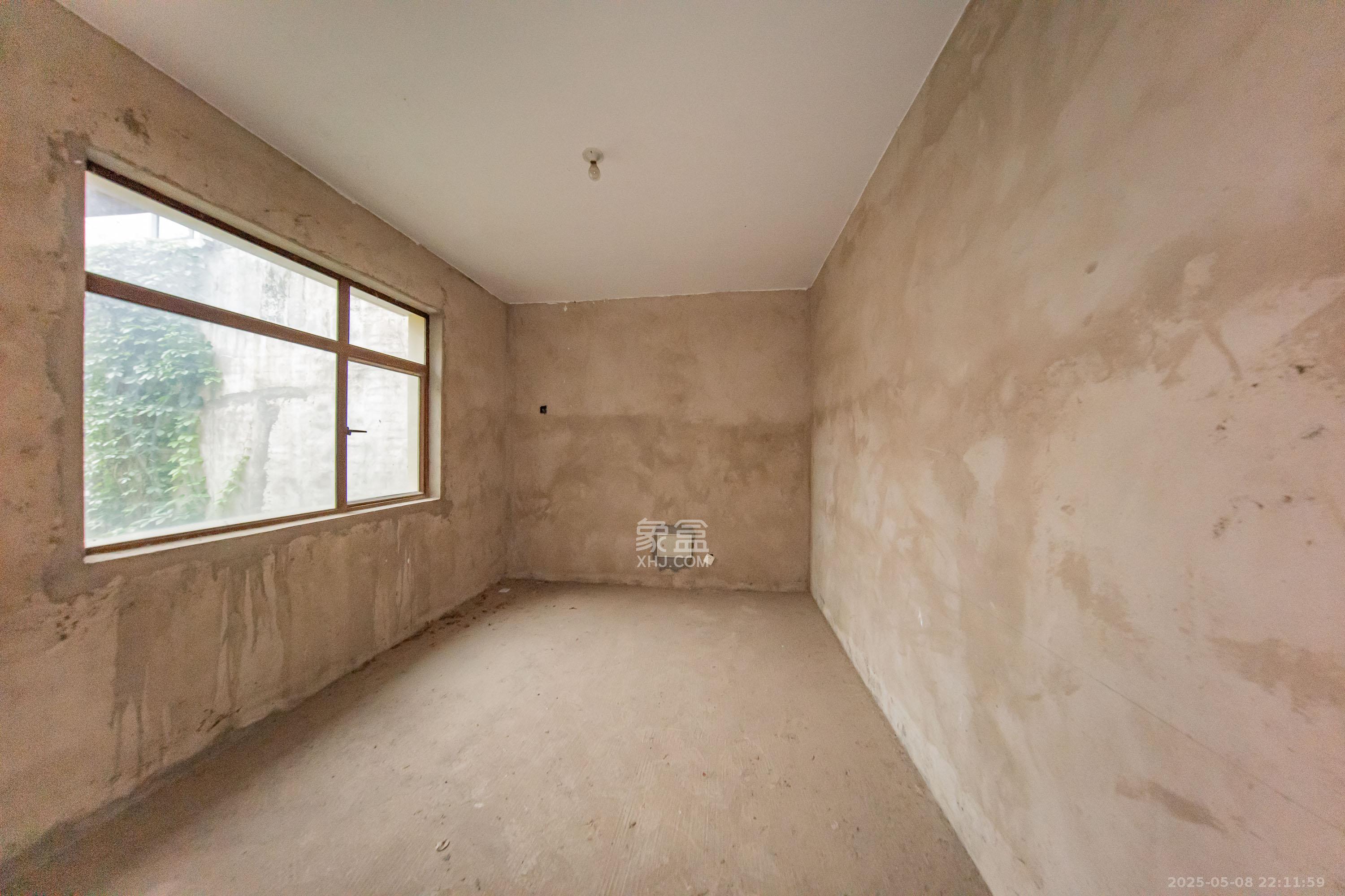 麓山恋迪亚溪谷 5室2厅2卫 300.0万 麓山恋迪亚溪谷 5室2厅2卫 300.0万卧室