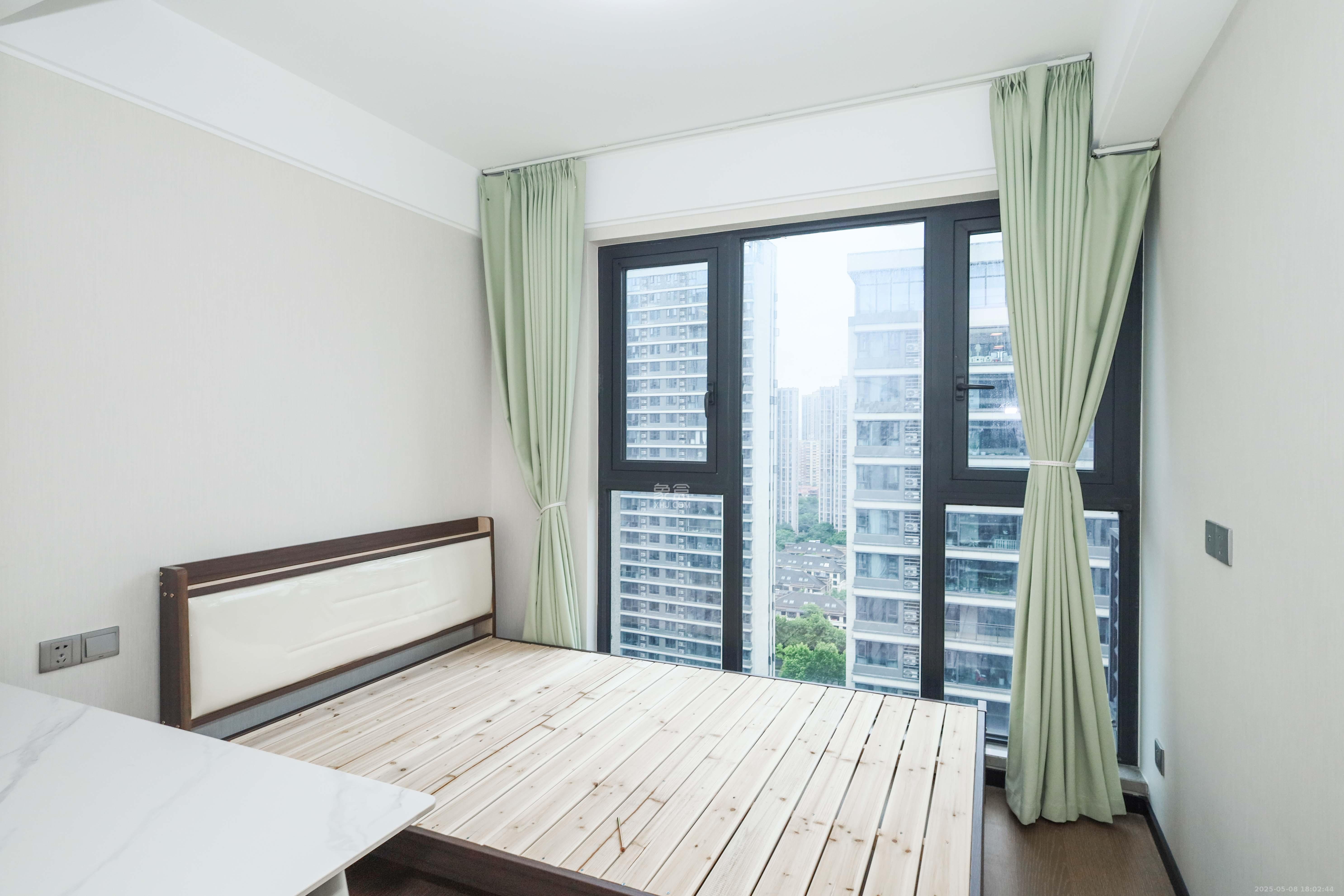 中海阅溪府  4室2厅2卫    320.0万 中海阅溪府  4室2厅2卫    320.0万卧室