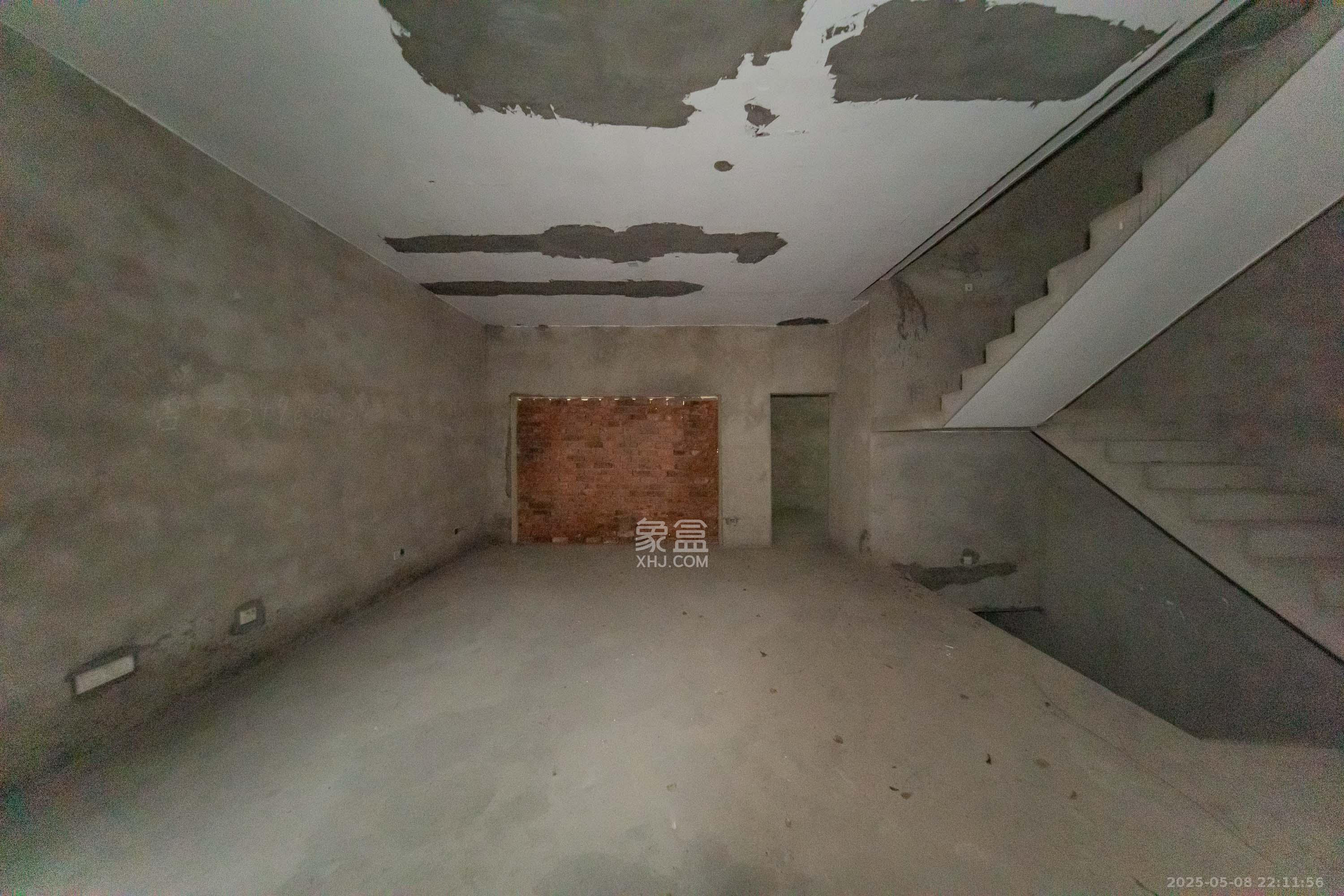 麓山恋迪亚溪谷 5室2厅2卫 300.0万 麓山恋迪亚溪谷 5室2厅2卫 300.0万客厅