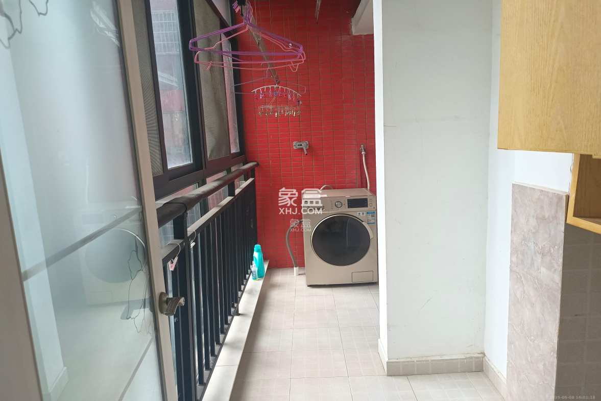 浩龙音乐界  3室2厅2卫    1800.0元/月 浩龙音乐界  3室2厅2卫    1800.0元/月室内图