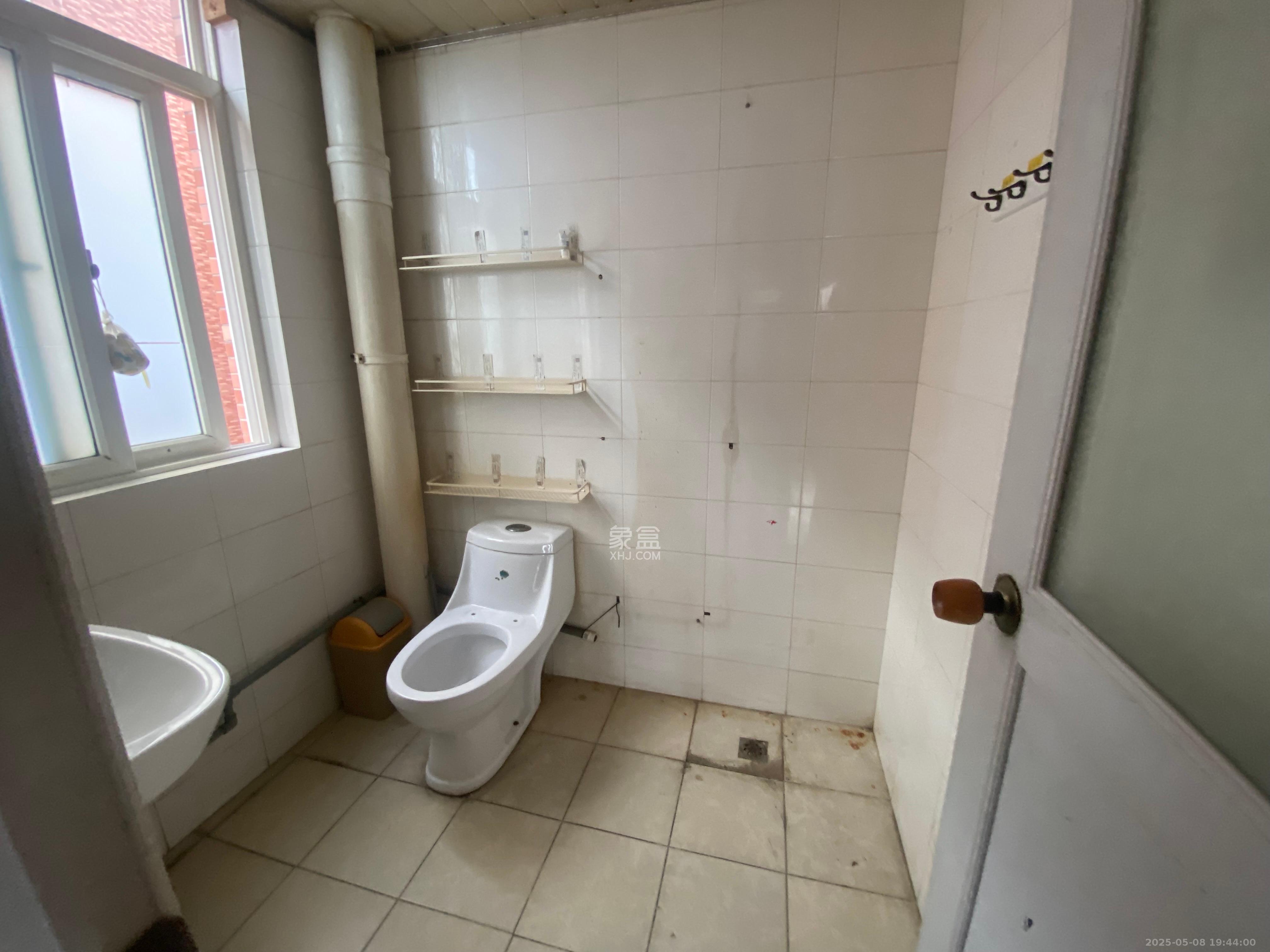 嘉盛逸林园(新合村综合楼) 3室2厅2卫 2500.0元/月 嘉盛逸林园(新合村综合楼) 3室2厅2卫 2500.0元/月室内图