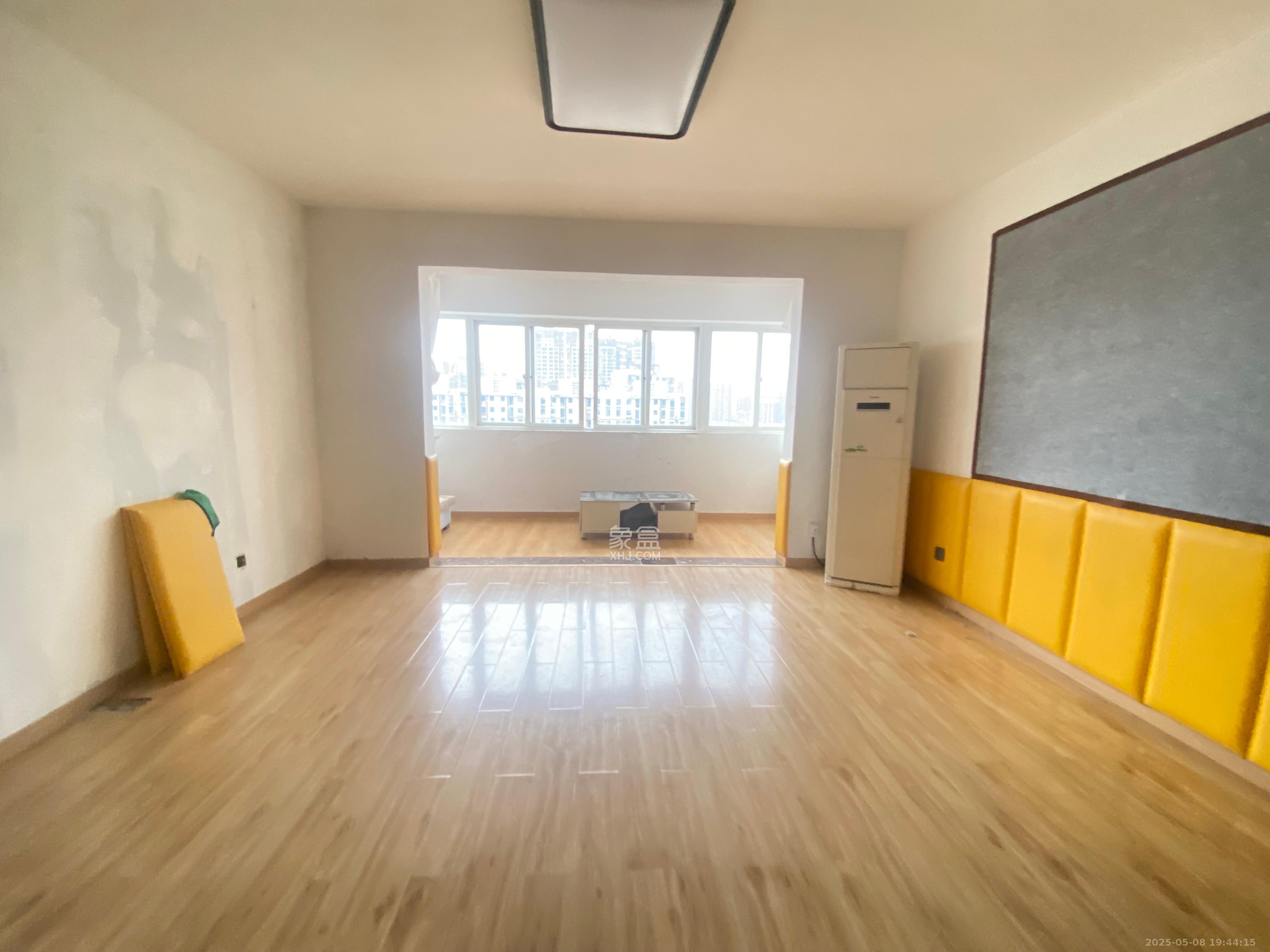 嘉盛逸林园(新合村综合楼) 3室2厅2卫 2500.0元/月 嘉盛逸林园(新合村综合楼) 3室2厅2卫 2500.0元/月室内图