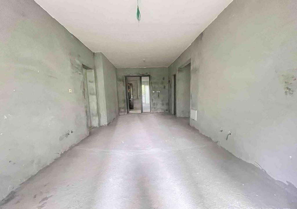 绿地海长流一期  3室2厅2卫    220.0万 绿地海长流一期  3室2厅2卫    220.0万室内图