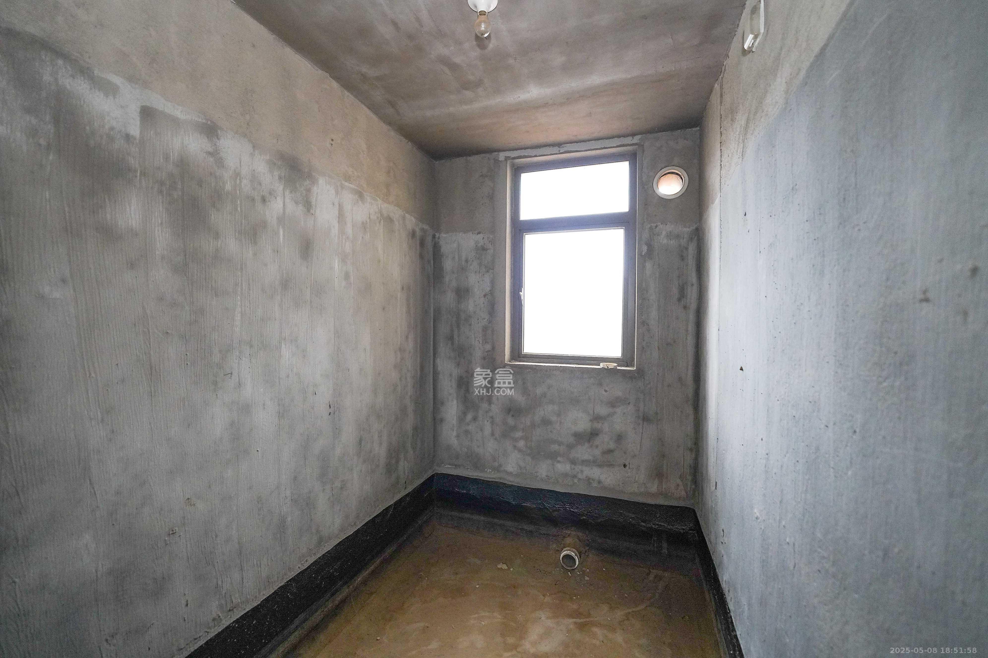 幸福庄园  4室2厅2卫    85.0万 幸福庄园  4室2厅2卫    85.0万卫生间