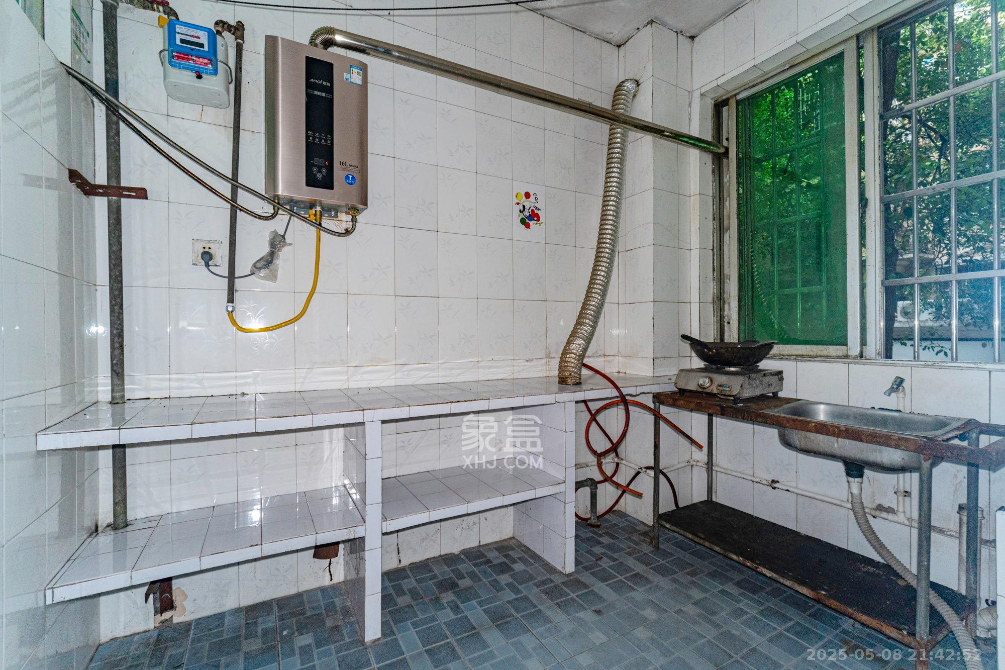 中南汽车世界  2室2厅1卫    32.0万 中南汽车世界  2室2厅1卫    32.0万厨房