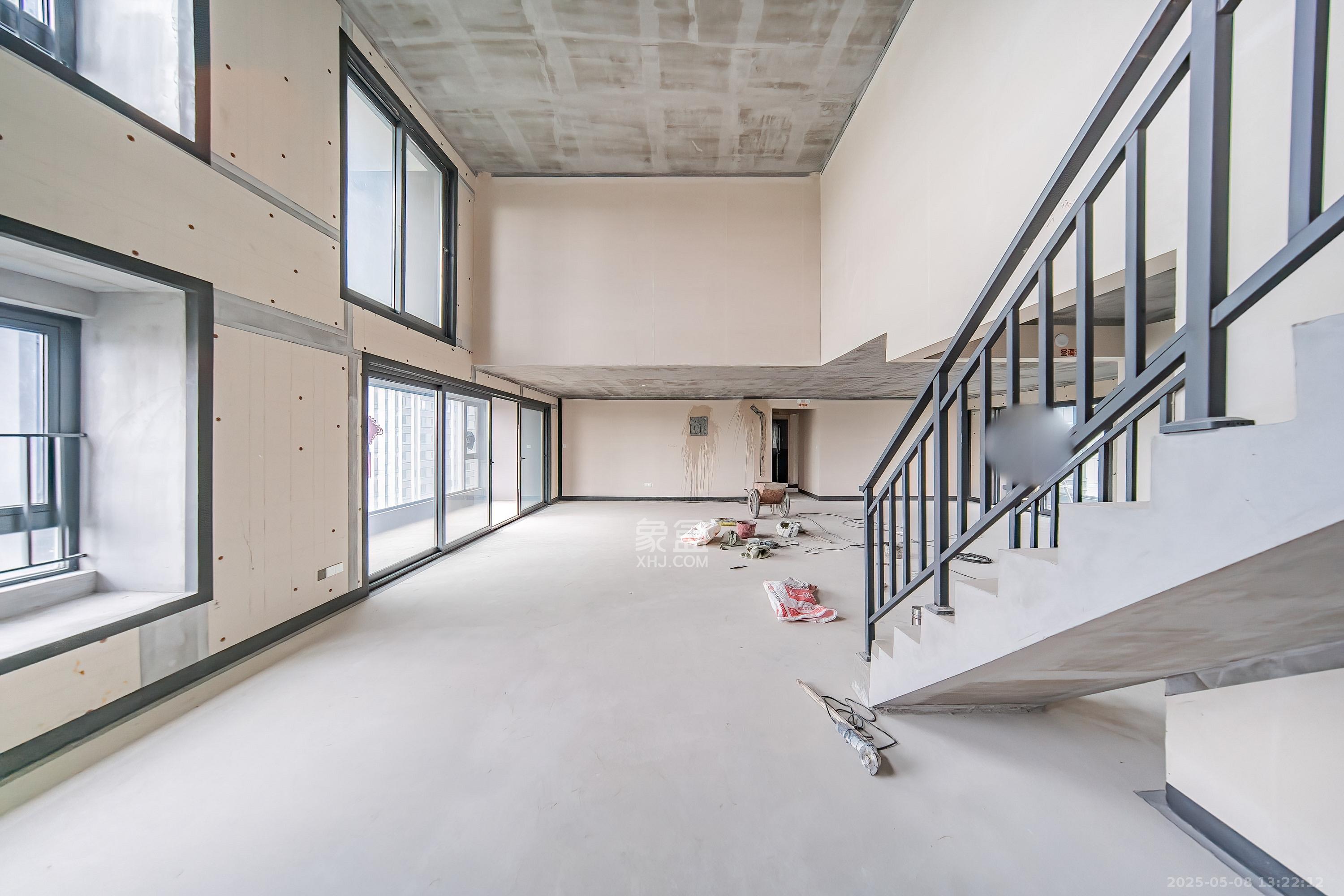 华润置地润樾府 5室2厅3卫 225.0万 华润置地润樾府 5室2厅3卫 225.0万客厅