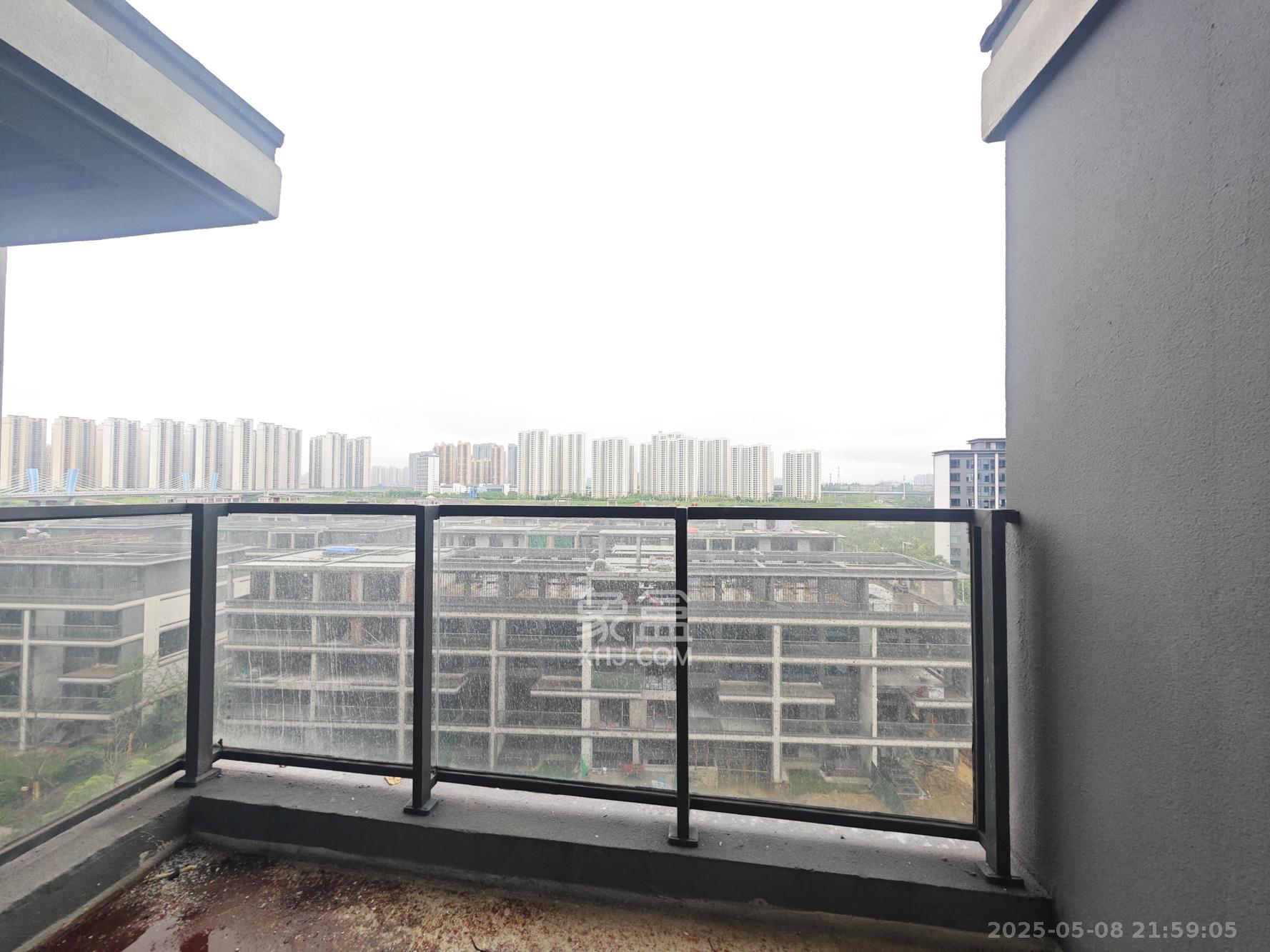 新城明昱东方  5室2厅3卫   210.00万其他