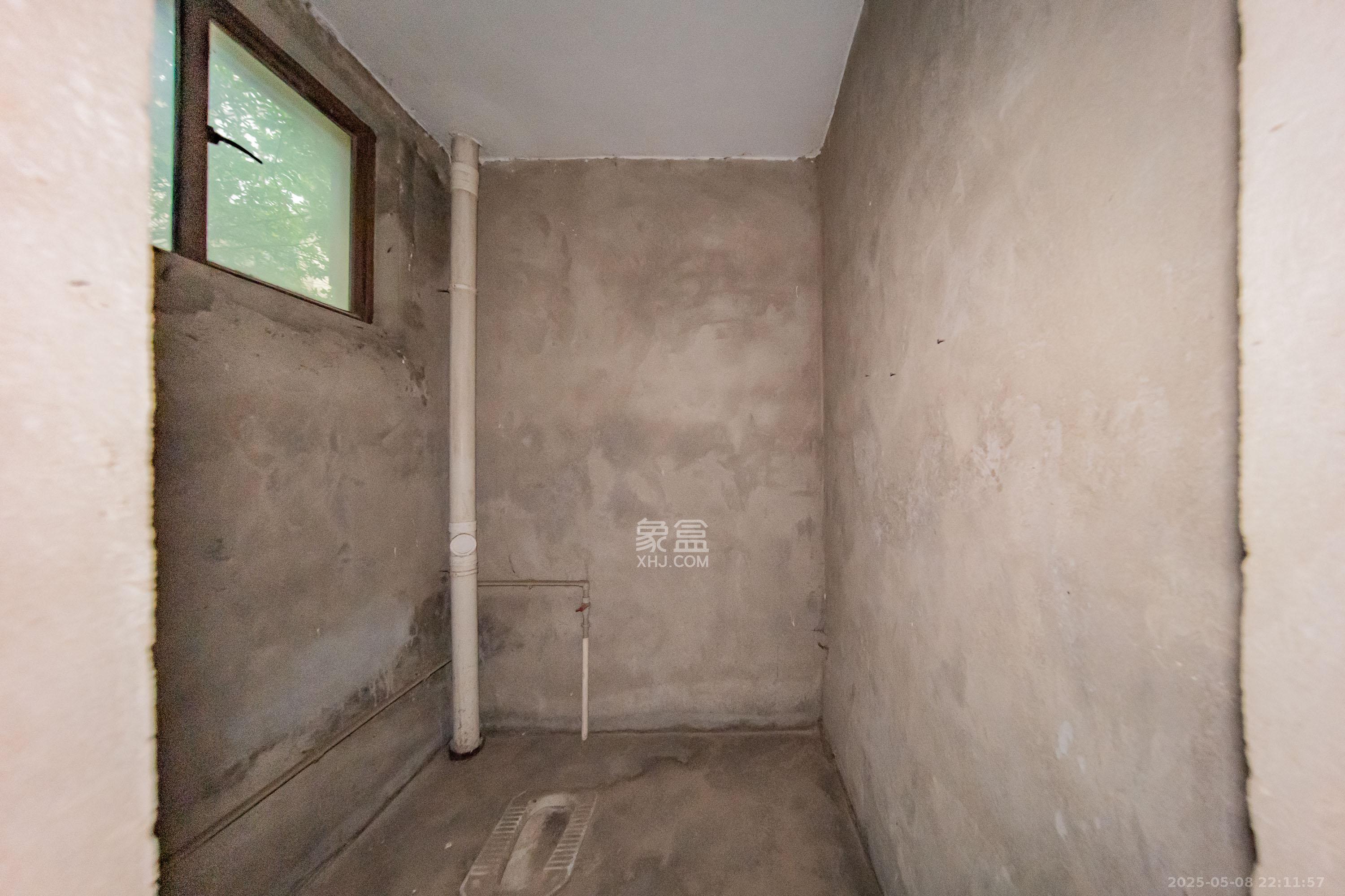 麓山恋迪亚溪谷 5室2厅2卫 300.0万 麓山恋迪亚溪谷 5室2厅2卫 300.0万卫生间