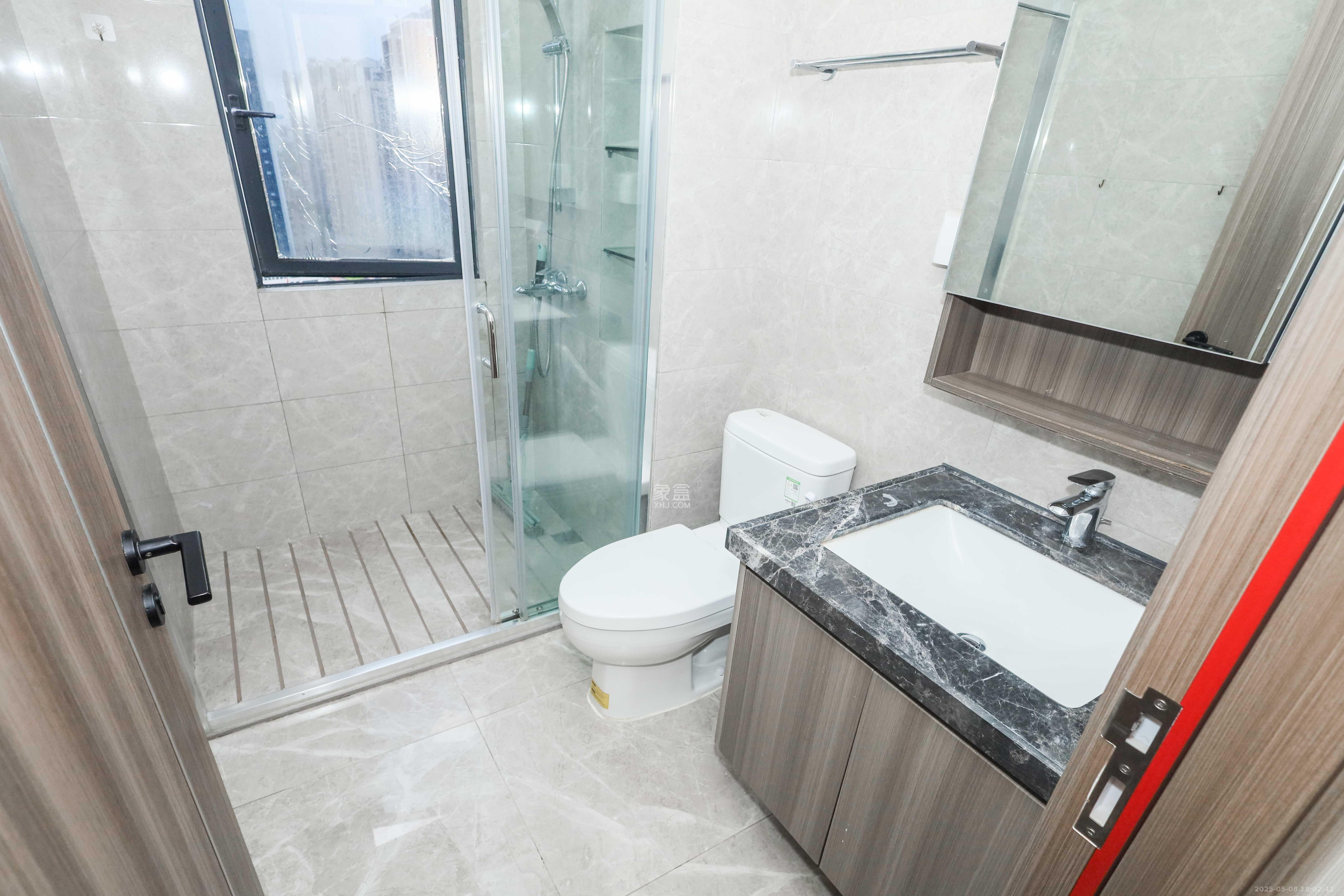 中海阅溪府  4室2厅2卫    320.0万 中海阅溪府  4室2厅2卫    320.0万卫生间