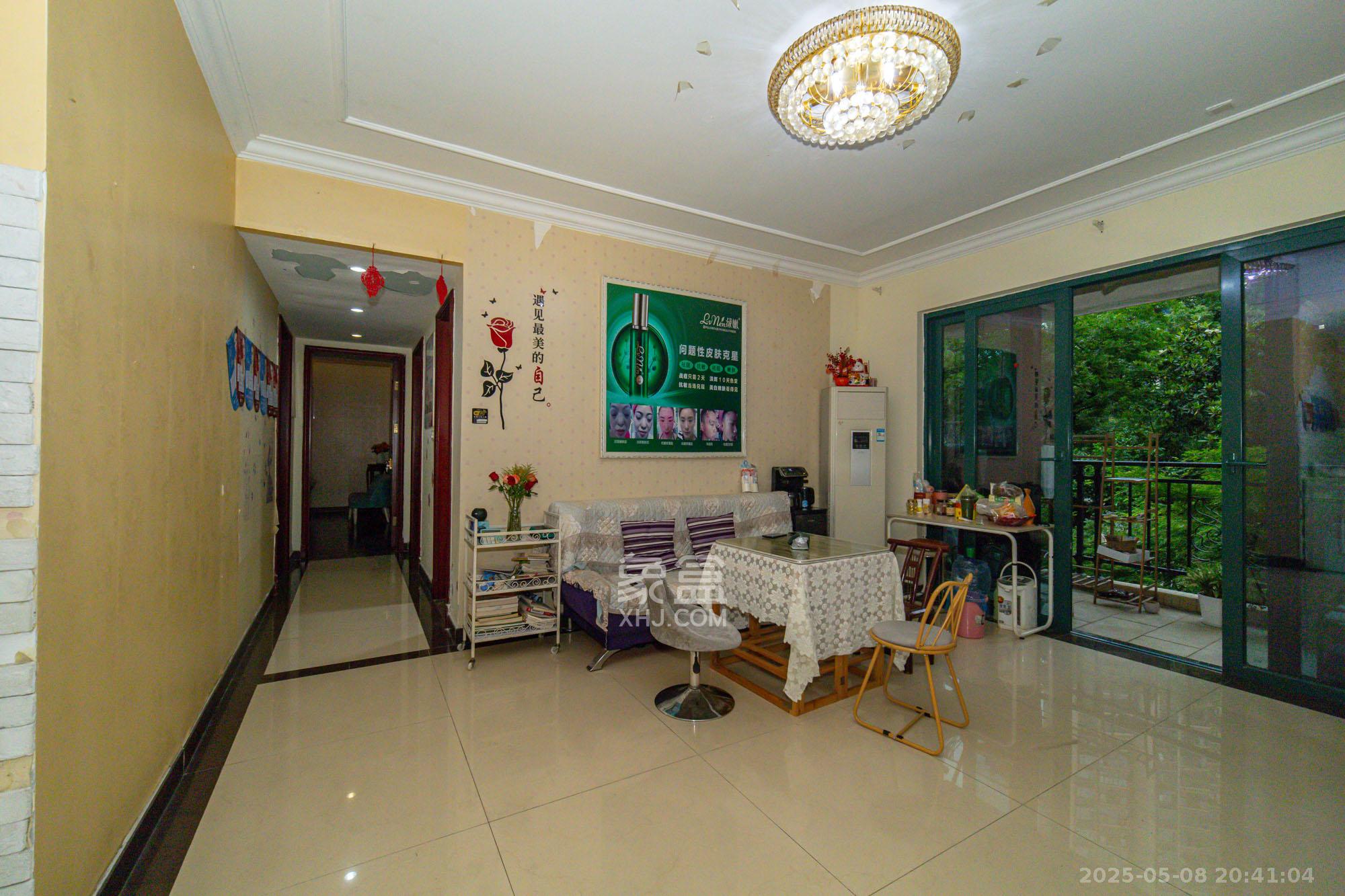 恒大翡翠华庭 3室2厅2卫 68.0万 恒大翡翠华庭 3室2厅2卫 68.0万客厅