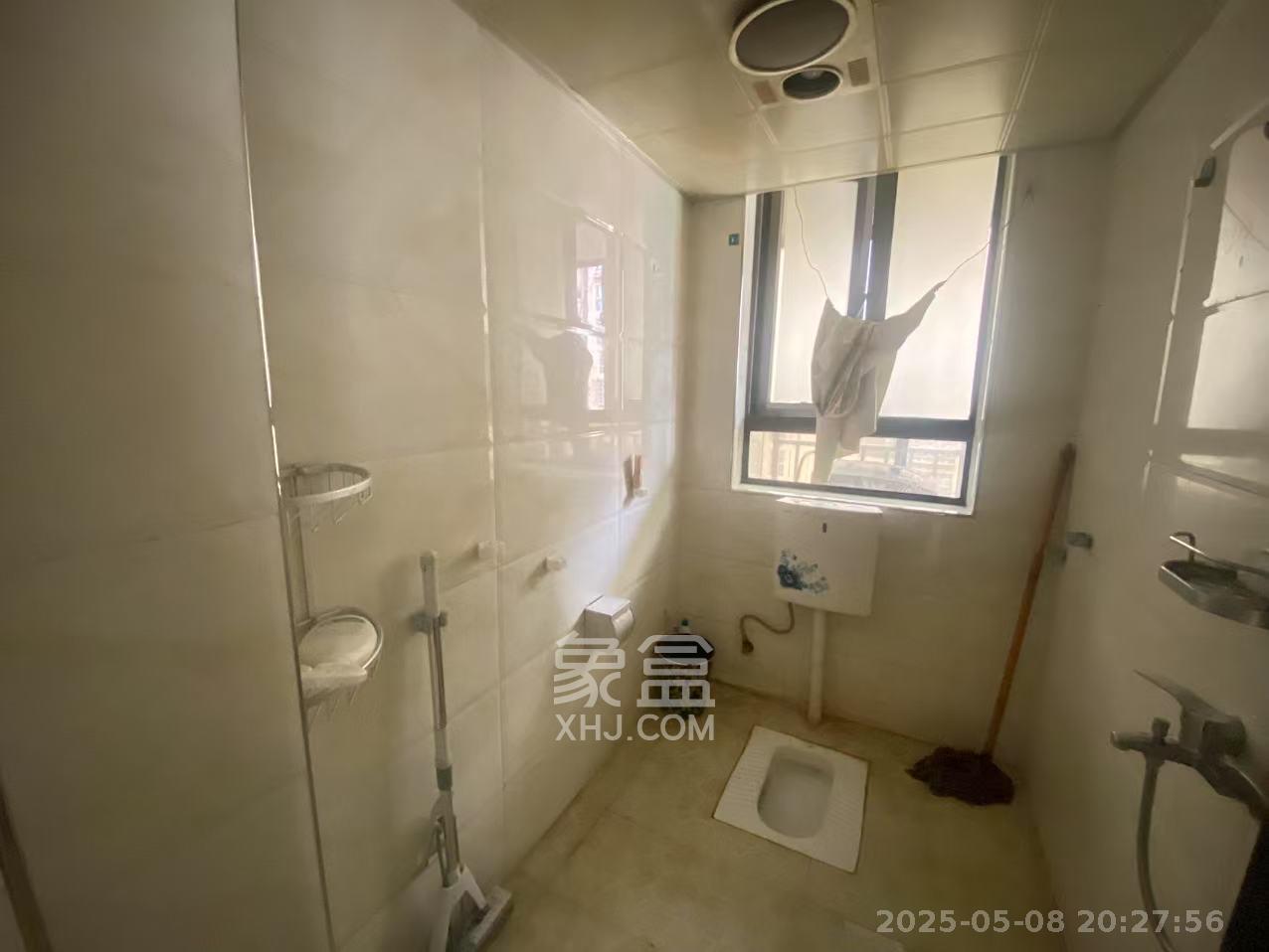 东岸梅园小区  4室2厅1卫   3000.00元/月室内图
