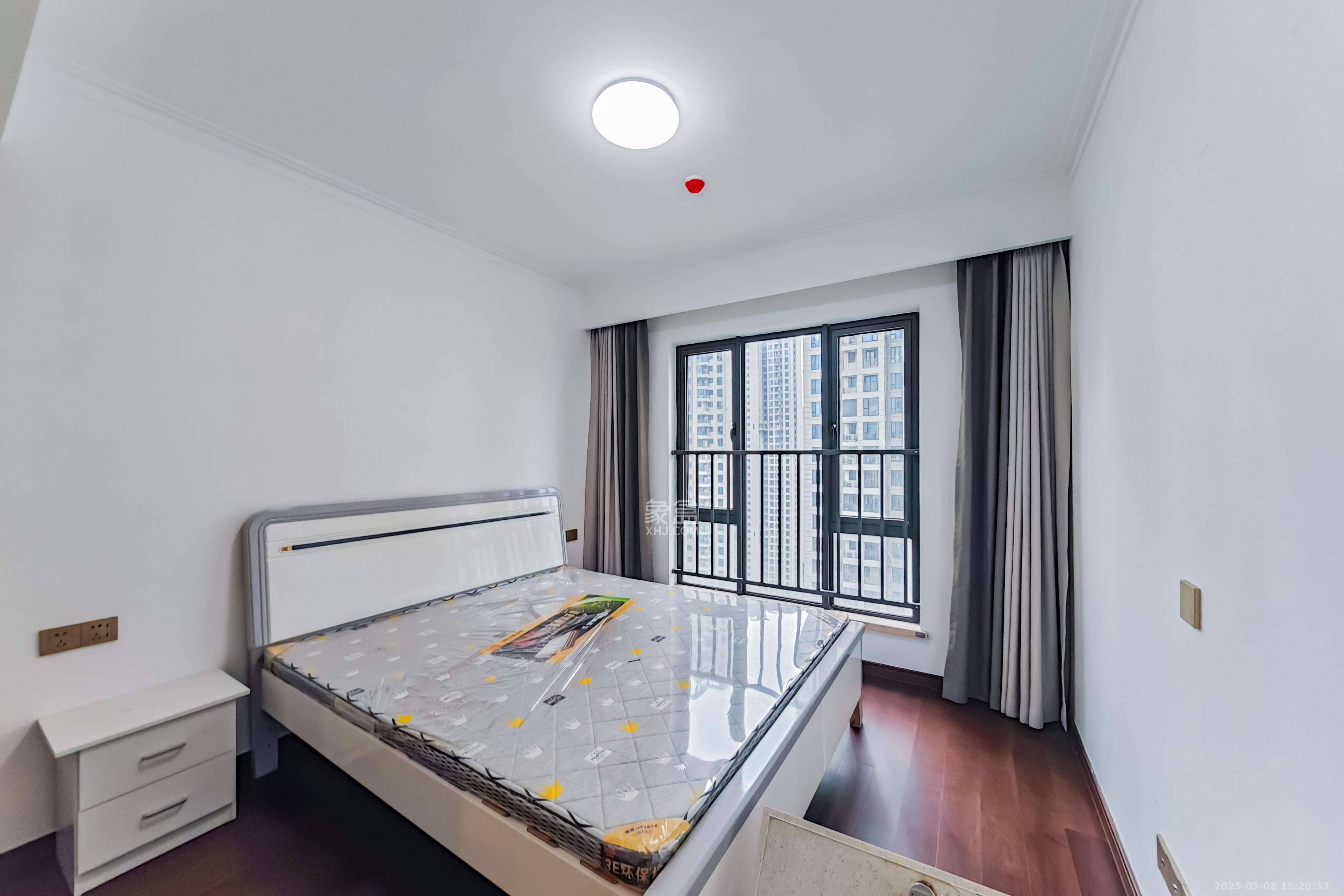 绿地长沙城际空间站(绿地新里佳苑)  3室2厅2卫    135.0万 绿地长沙城际空间站(绿地新里佳苑)  3室2厅2卫    135.0万卧室