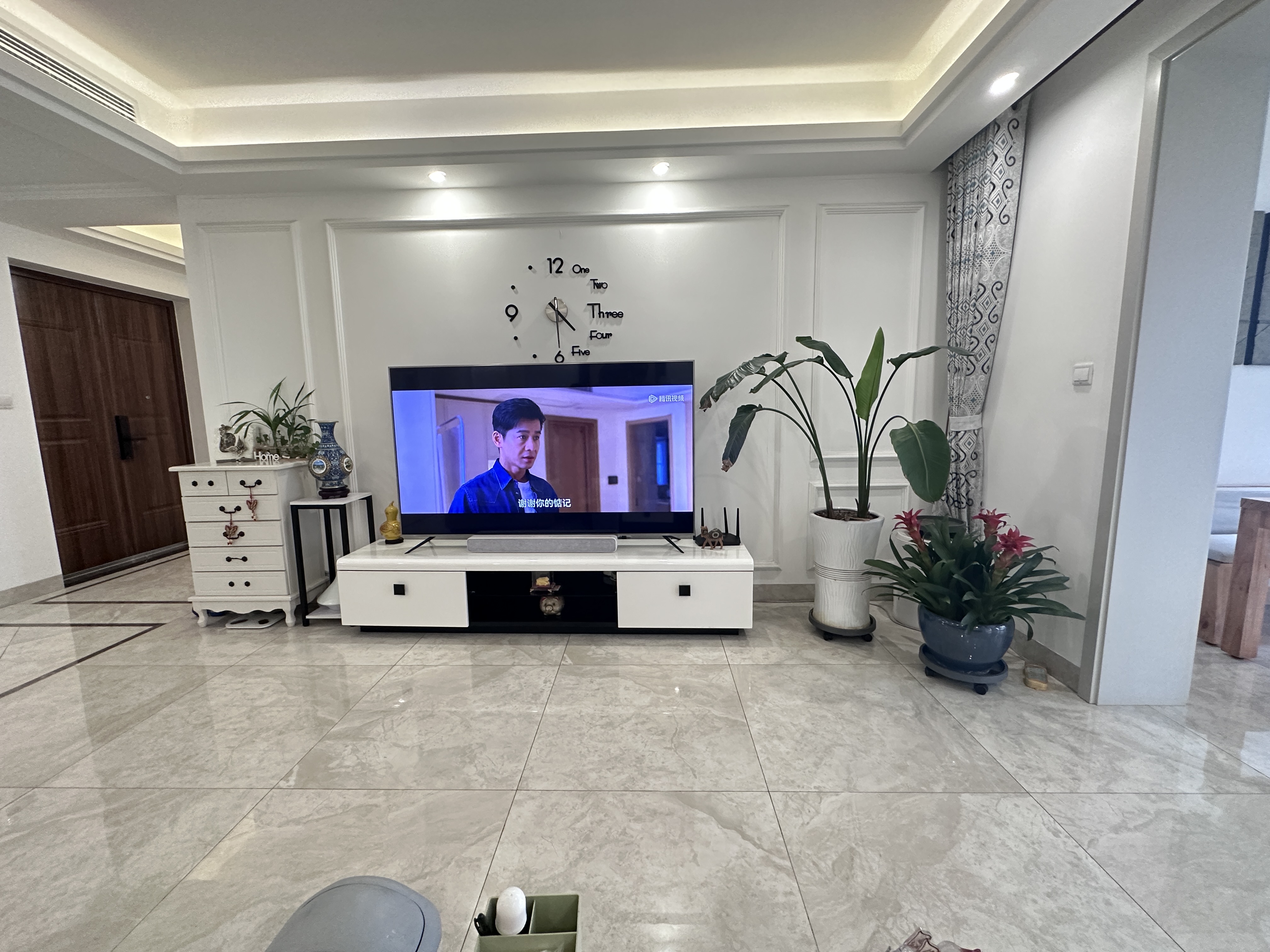 海航豪庭北苑 5室2厅4卫 499.0万 海航豪庭北苑 5室2厅4卫 499.0万客厅