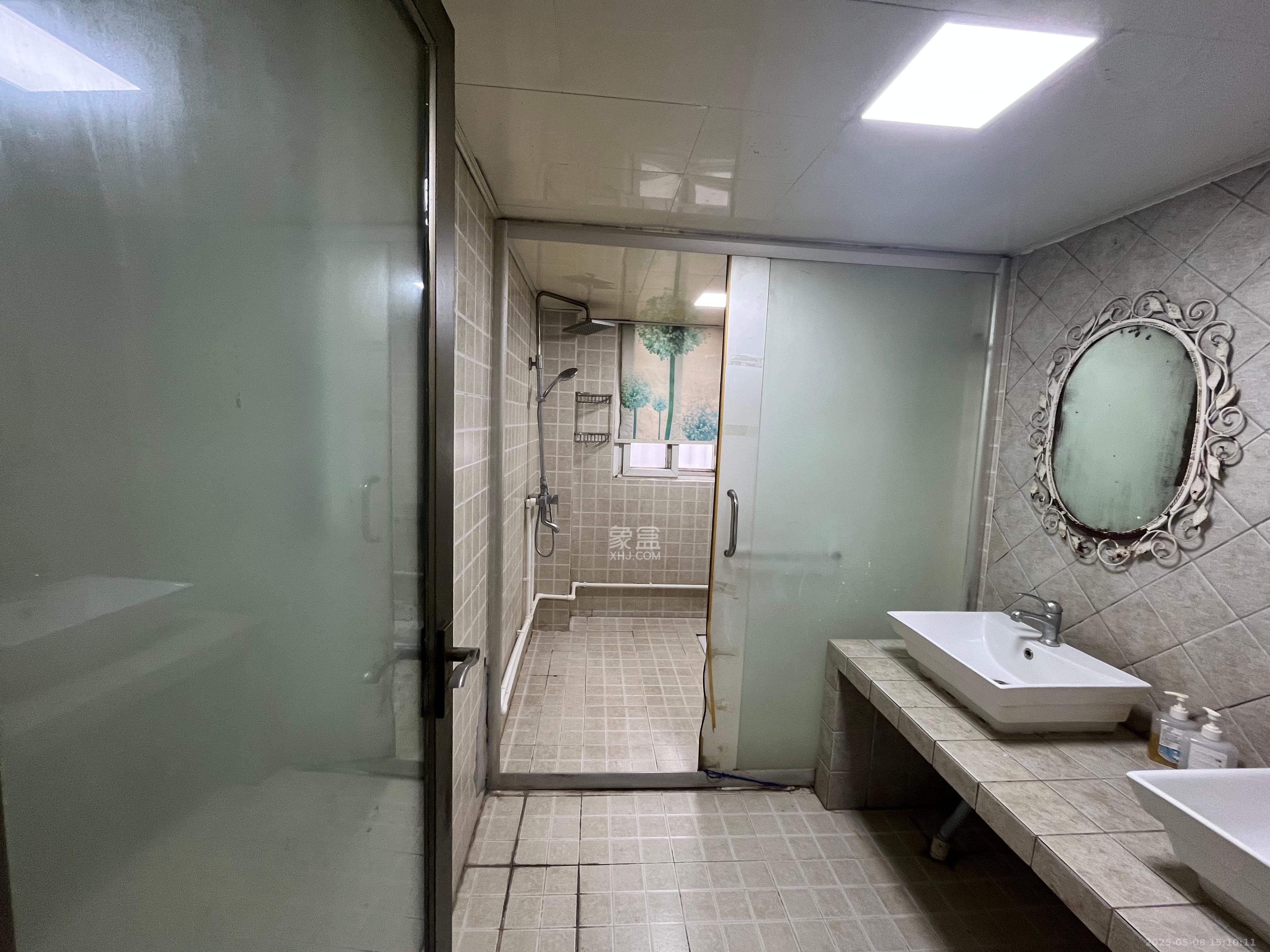 晶华美地 3室2厅2卫 2400.0元/月 晶华美地 3室2厅2卫 2400.0元/月室内图