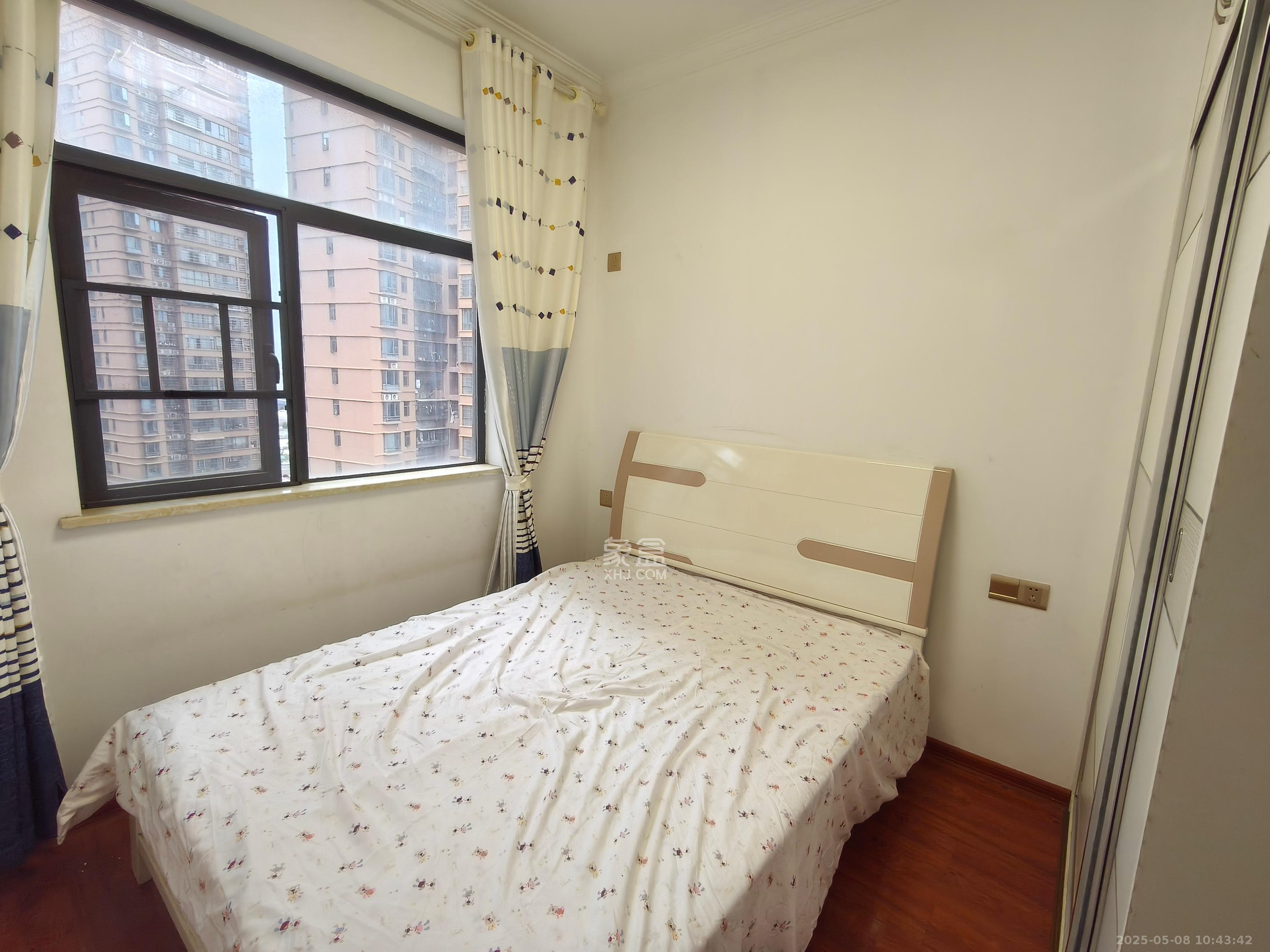 紫华郡 4室2厅2卫 2300.0元/月 紫华郡 4室2厅2卫 2300.0元/月室内图