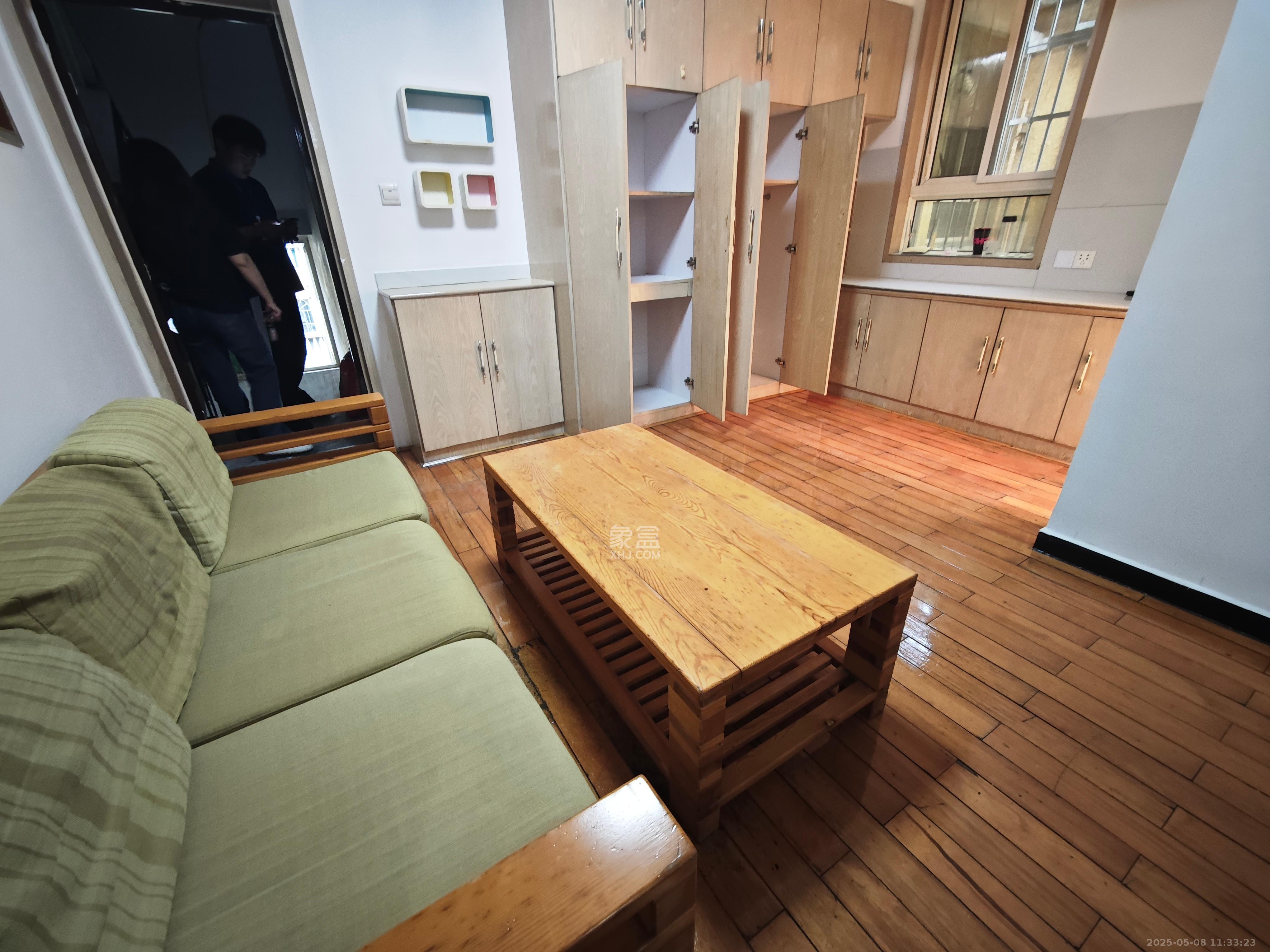 御景龙城 1室1厅1卫 1300.0元/月 御景龙城 1室1厅1卫 1300.0元/月室内图