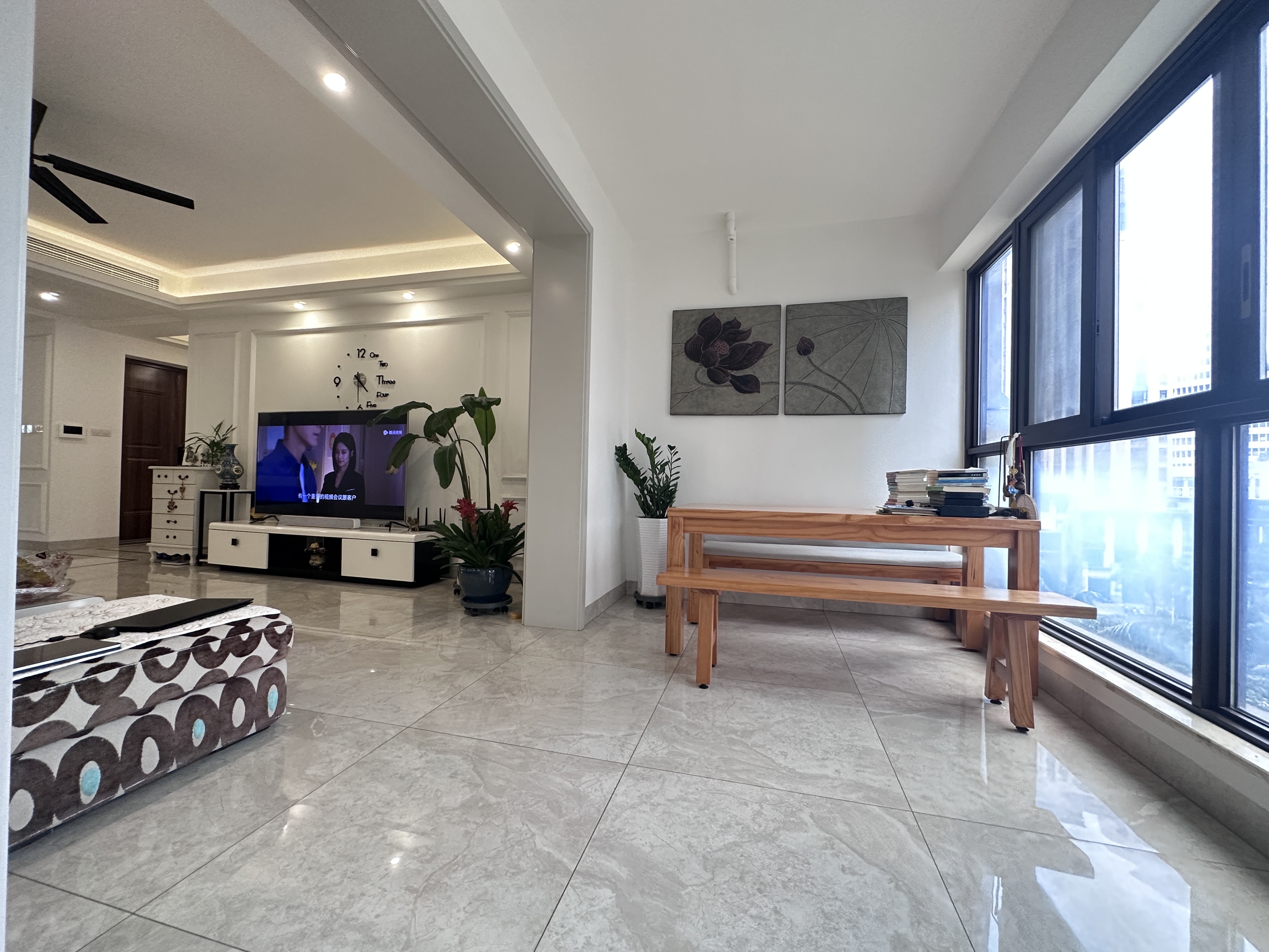 海航豪庭北苑 5室2厅4卫 499.0万 海航豪庭北苑 5室2厅4卫 499.0万客厅