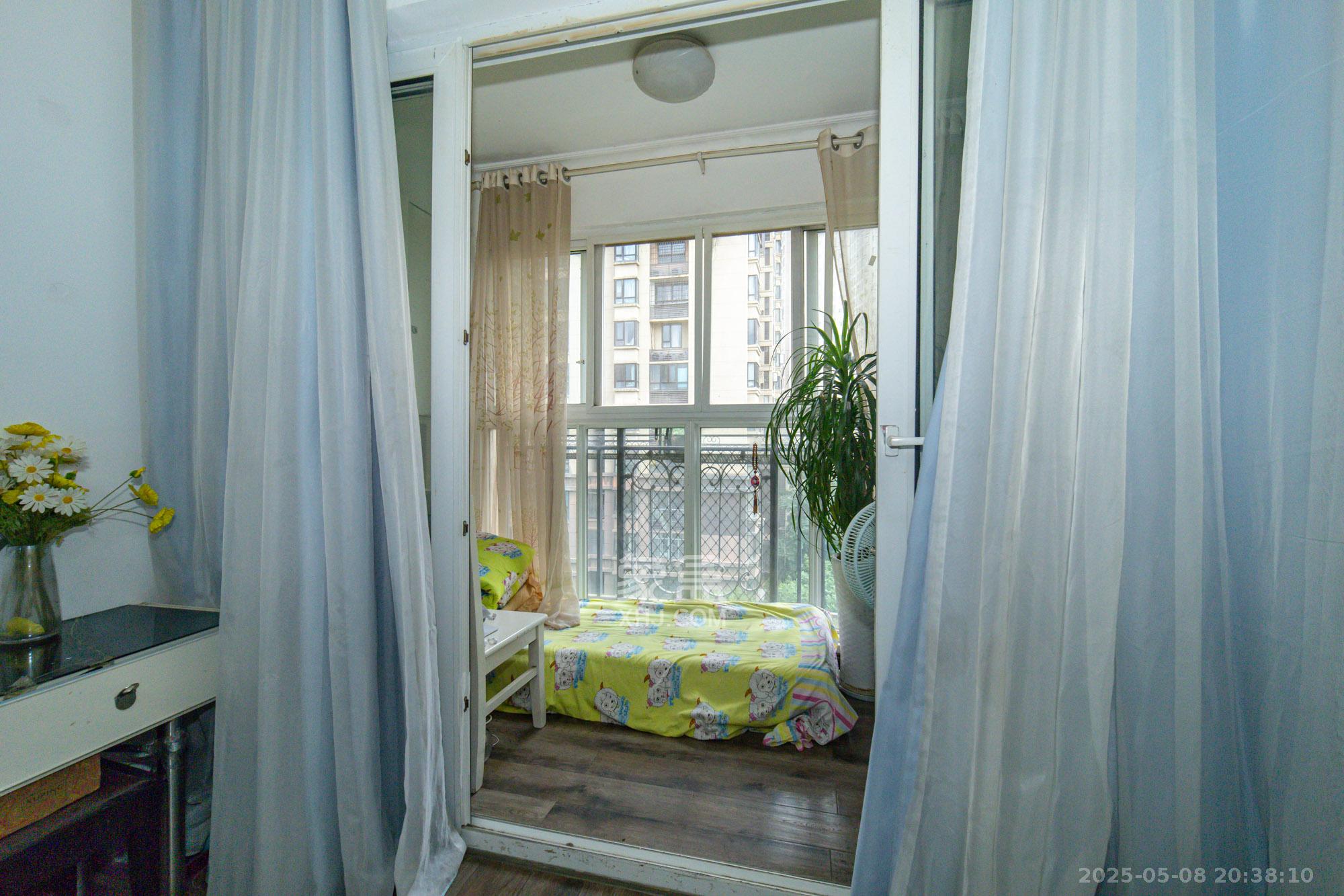 金科时代中心 2室2厅1卫 49.8万 金科时代中心 2室2厅1卫 49.8万阳台