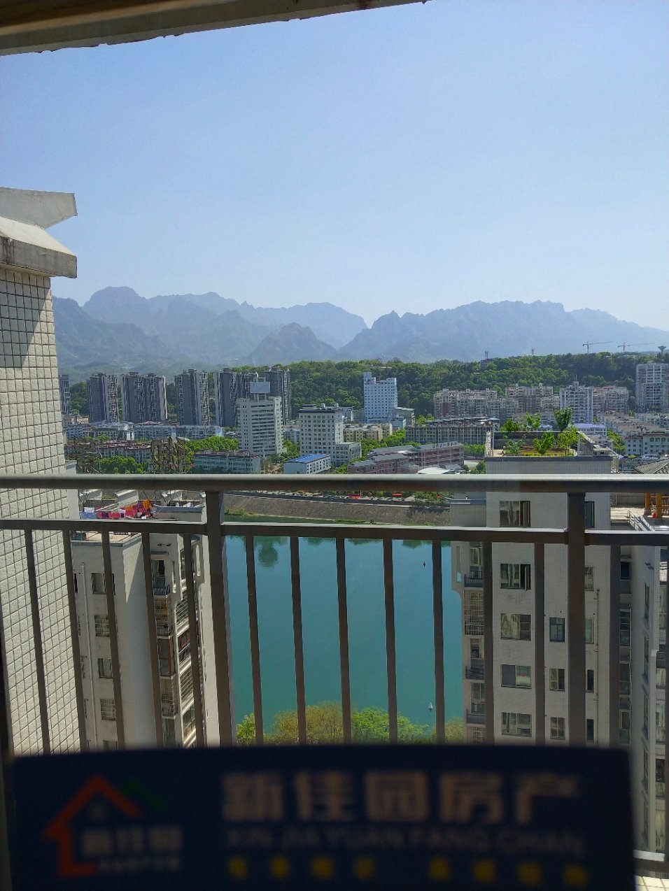 维港御景湾  5室2厅2卫   182.00万客厅