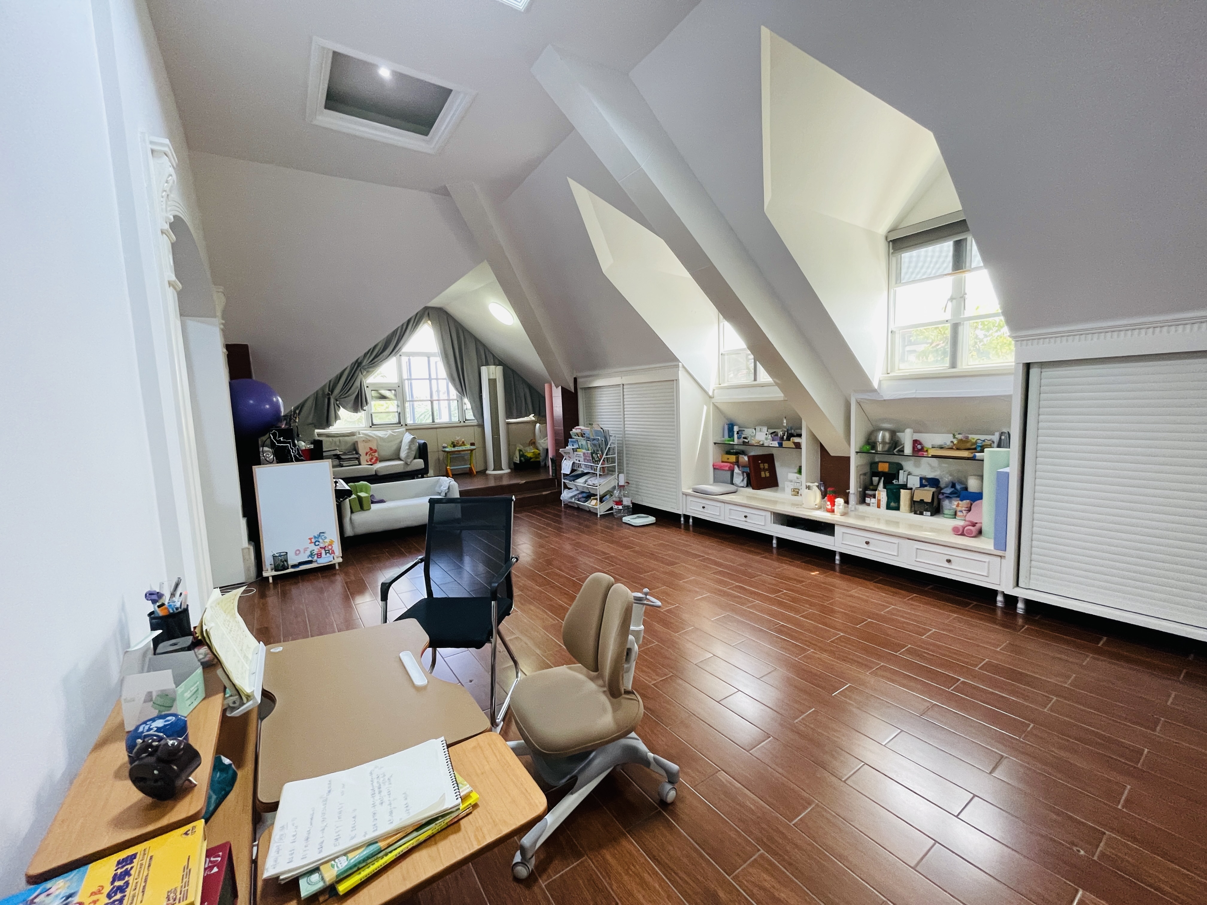 西湾别墅 8室3厅5卫 35000.0元/月 西湾别墅 8室3厅5卫 35000.0元/月室内图