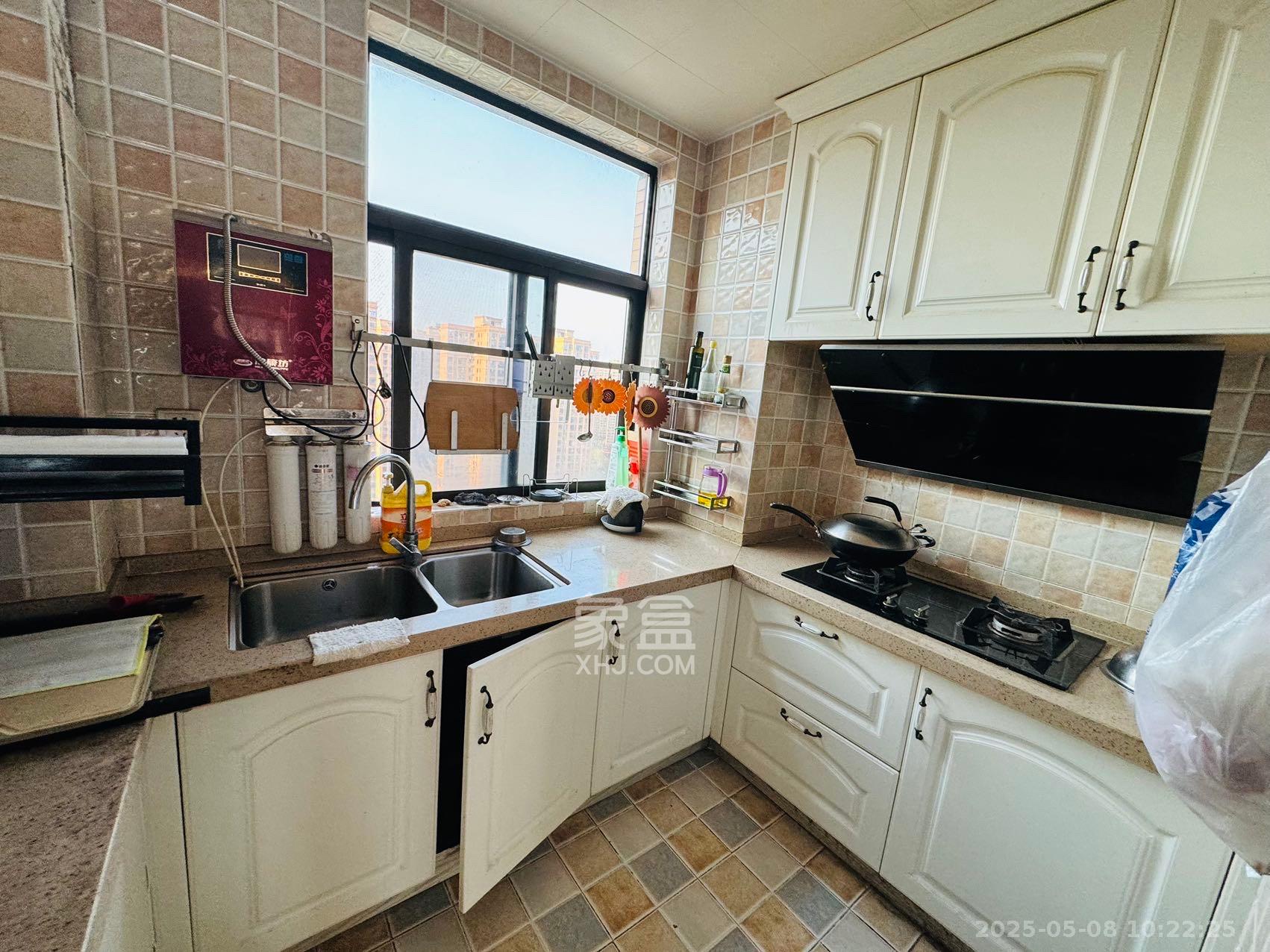 德润小区(丰升德润小区) 4室2厅2卫 4000.0元/月 德润小区(丰升德润小区) 4室2厅2卫 4000.0元/月室内图