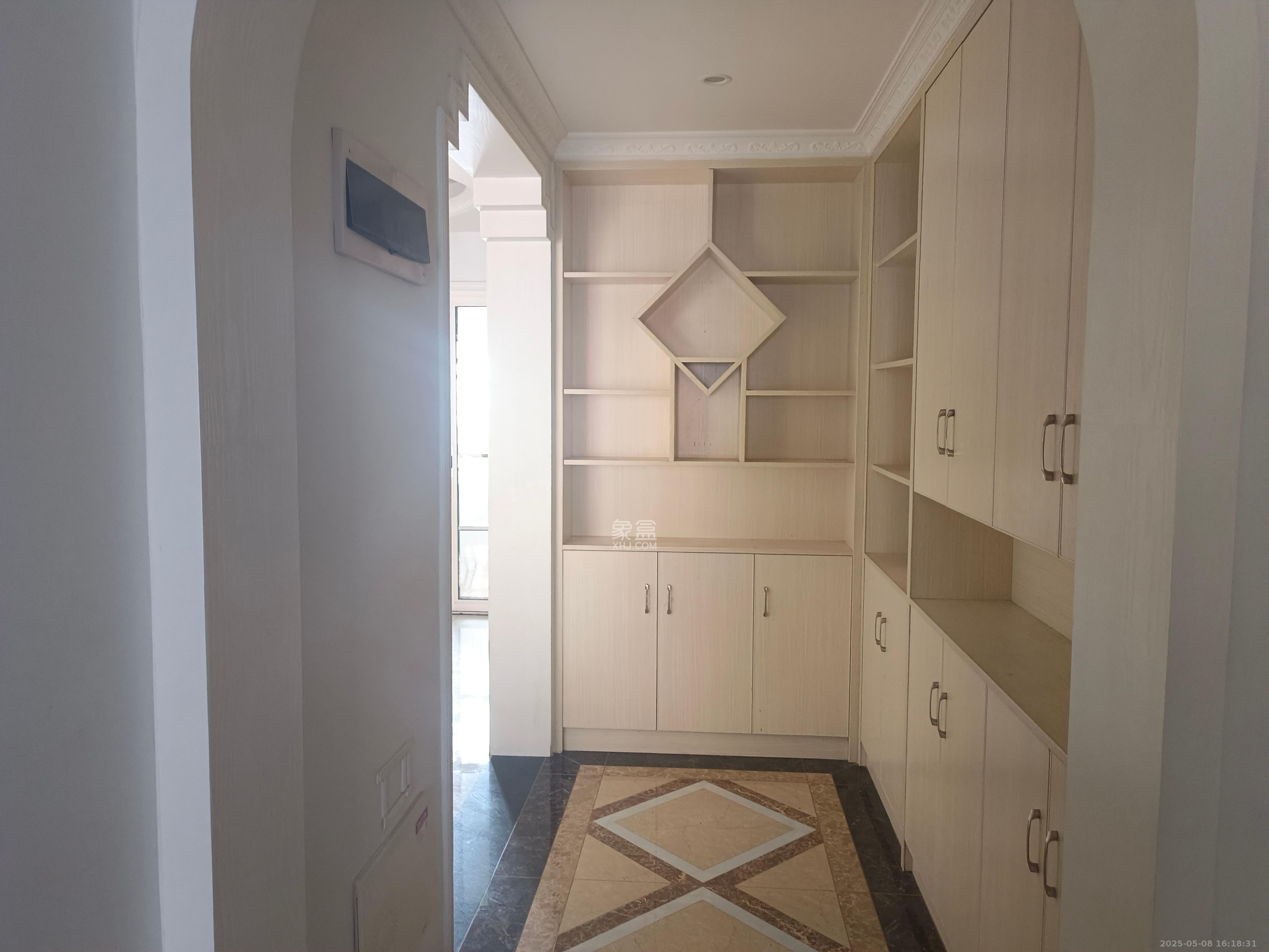 浩龙音乐界  4室2厅2卫    2100.0元/月 浩龙音乐界  4室2厅2卫    2100.0元/月室内图