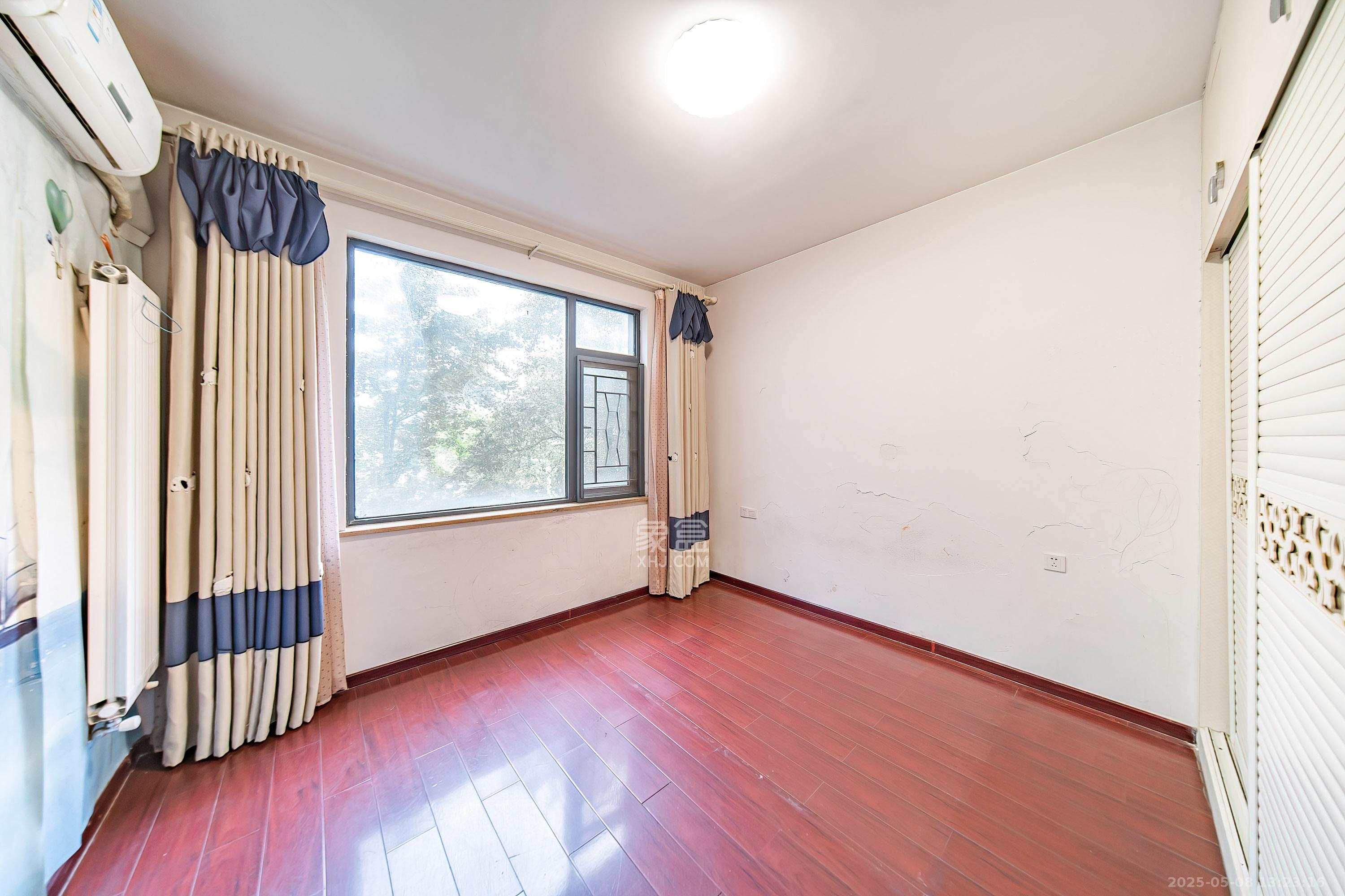 阳光100三期  3室2厅2卫    108.0万卧室