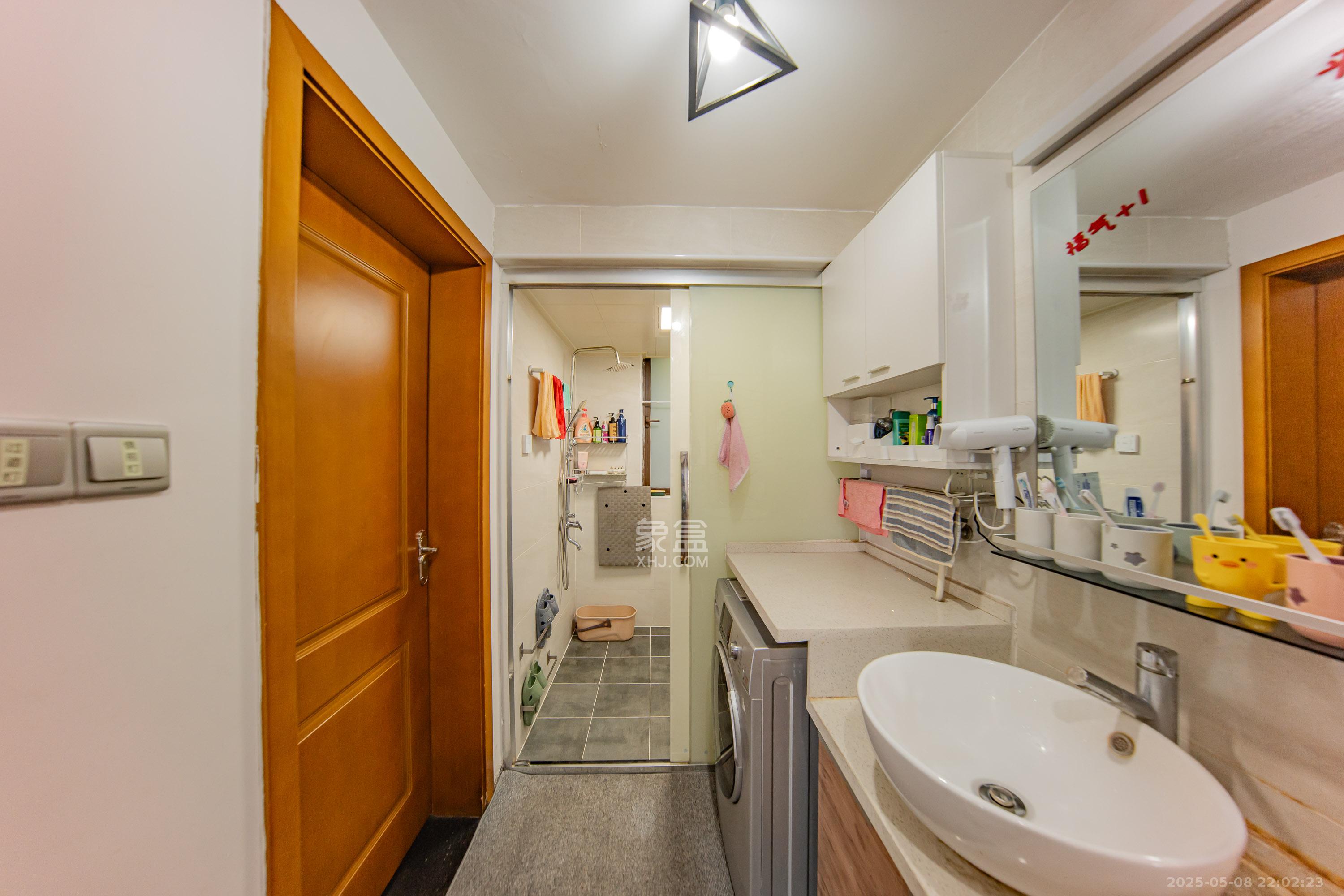 华润橡树湾  3室2厅1卫    79.0万卫生间