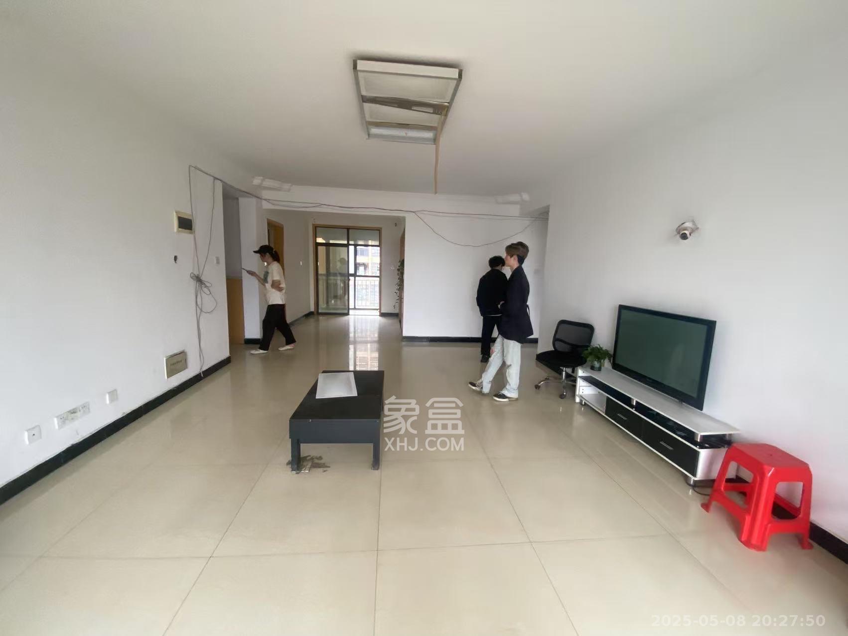 东岸梅园小区  4室2厅1卫    3000.0元/月