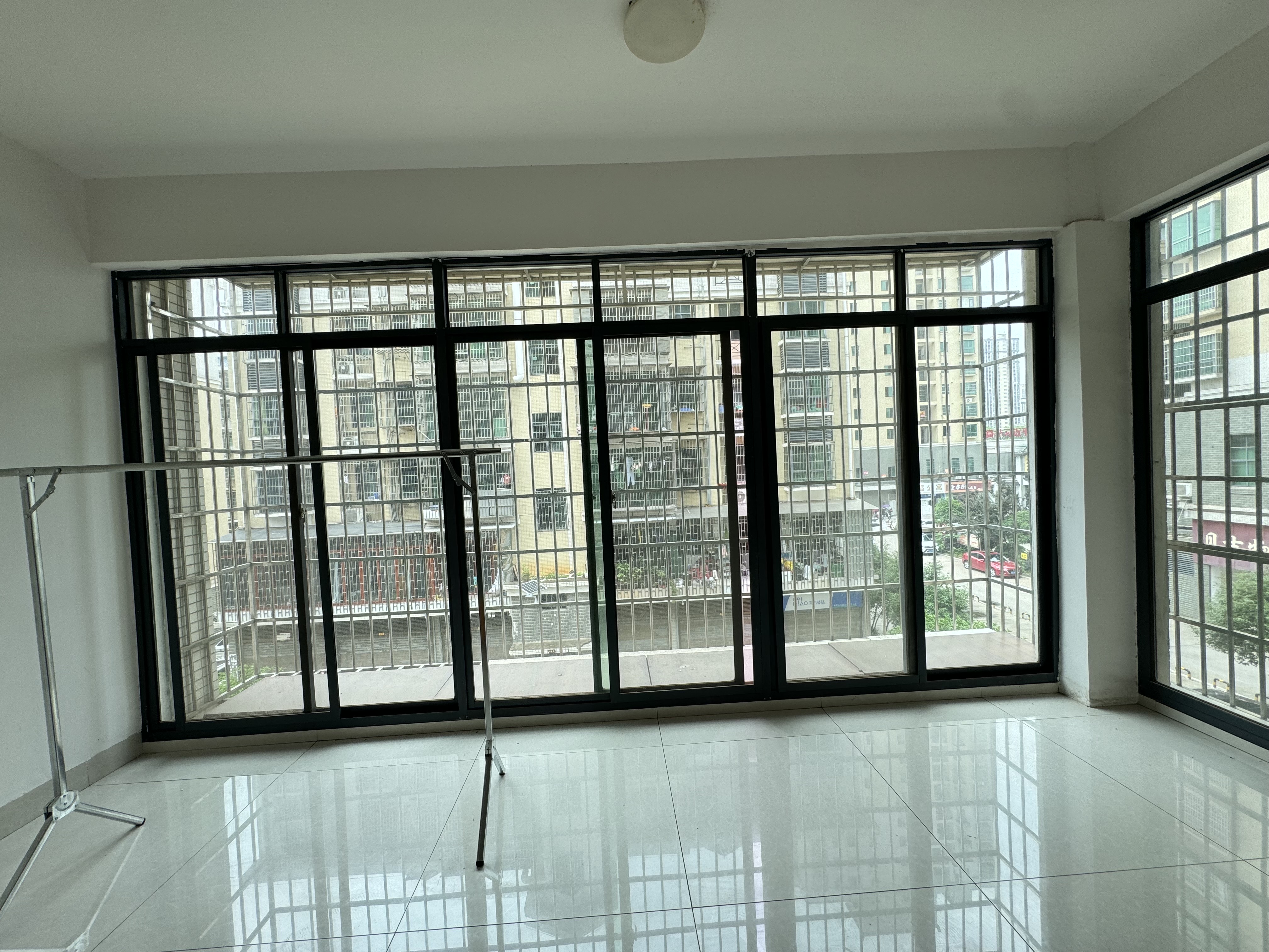 虎形山安置小区(进步社区) 3室2厅2卫 1200.0元/月 虎形山安置小区(进步社区) 3室2厅2卫 1200.0元/月室内图