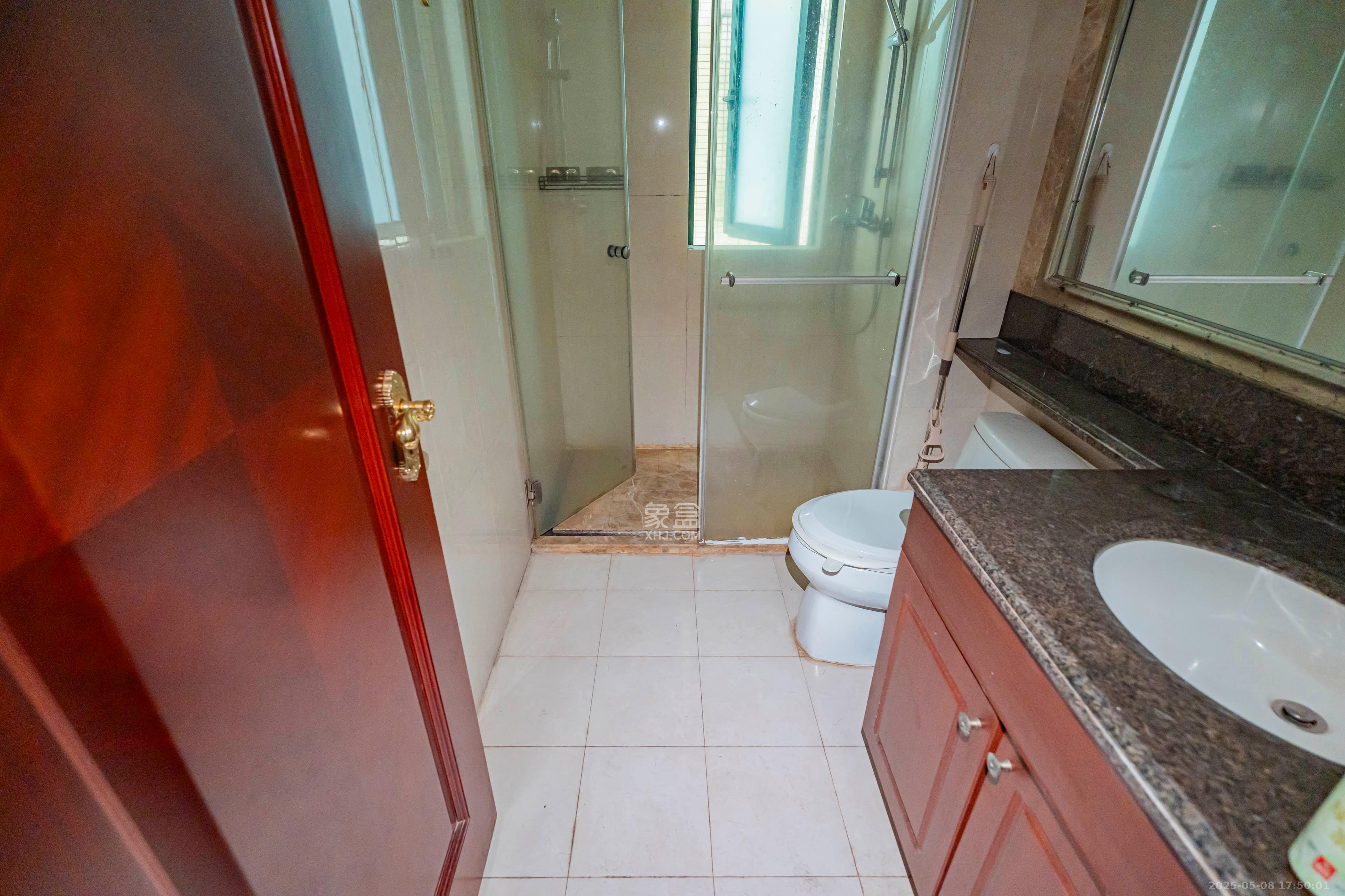 恒大雅苑  2室2厅1卫    65.0万卫生间