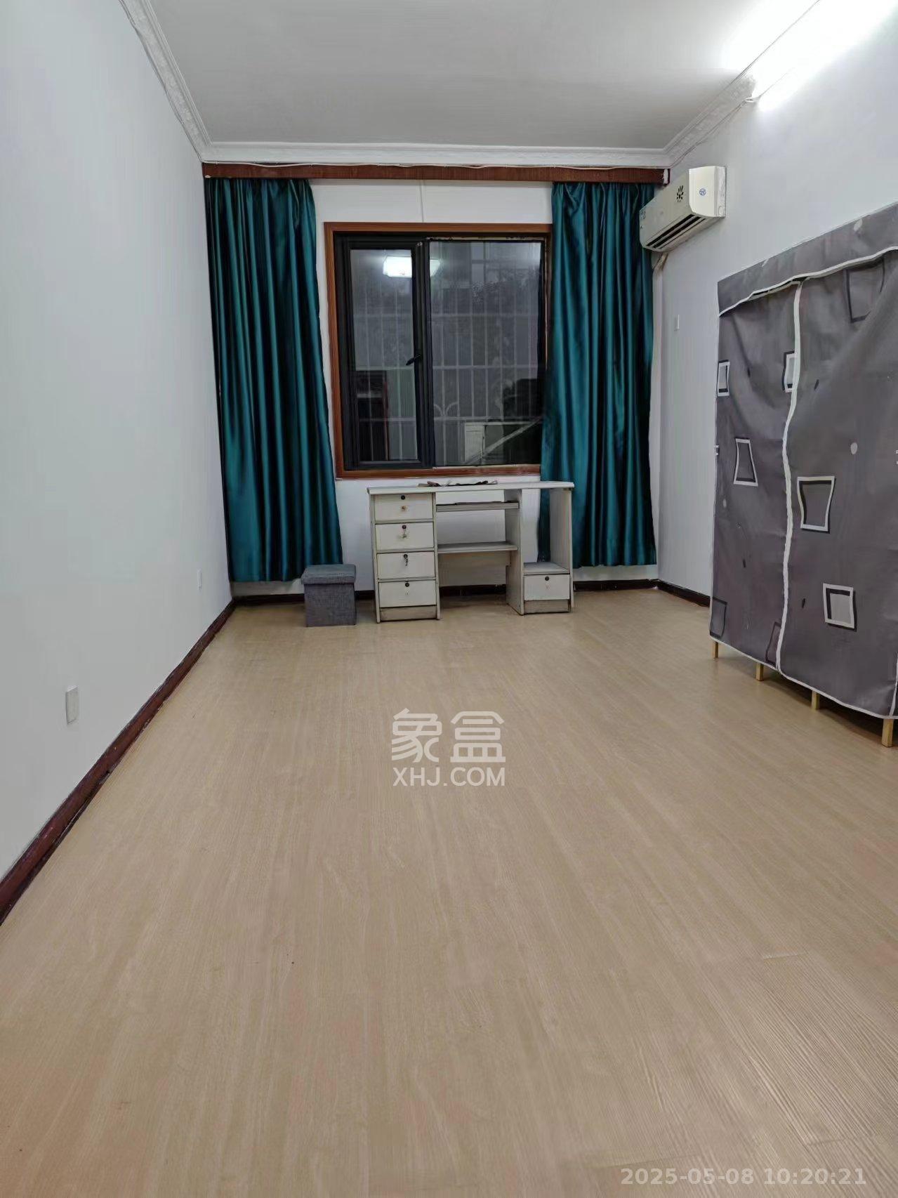 八方小区D区  4室2厅2卫   4500.00元/月室内图
