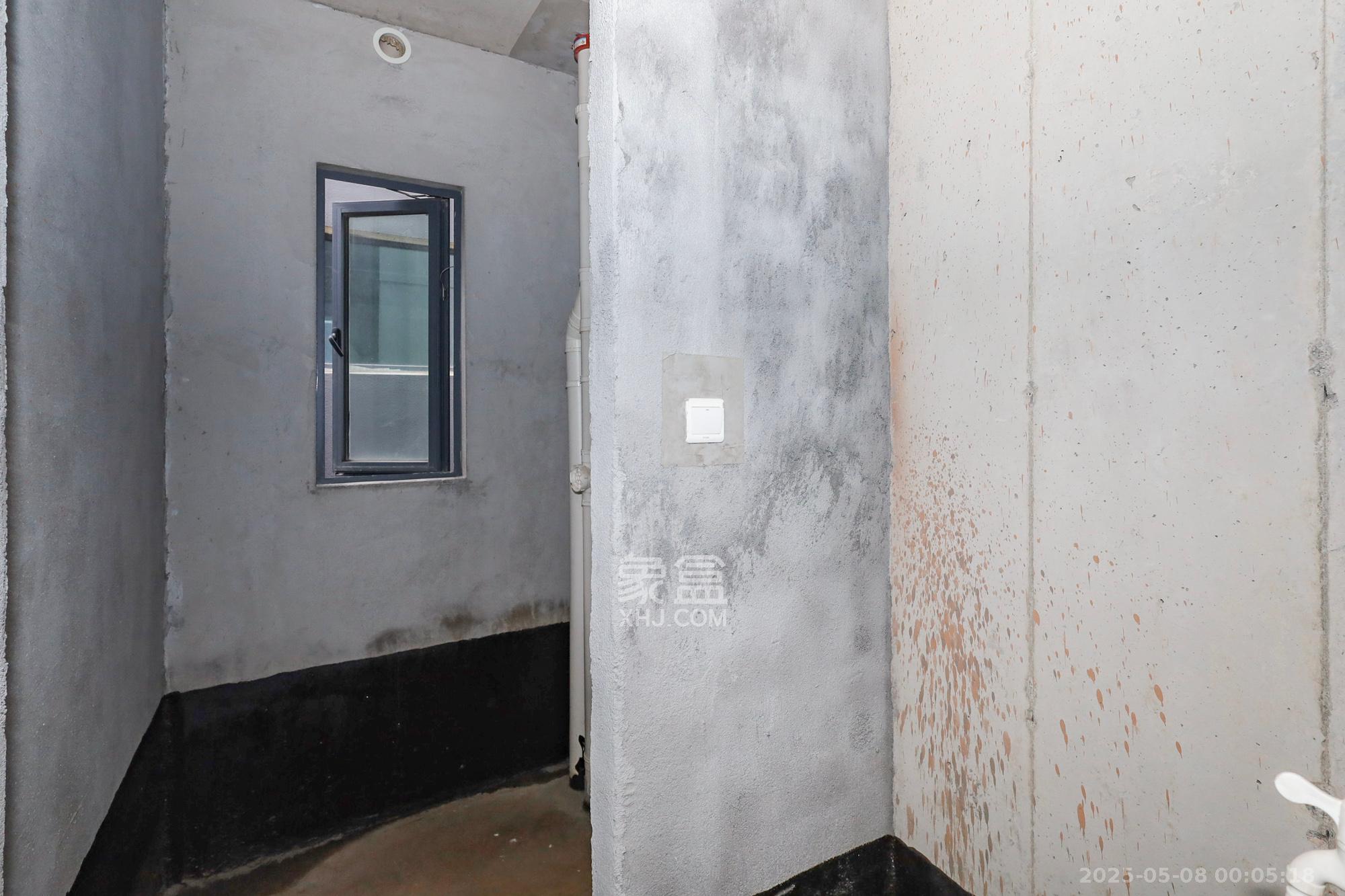轨道中建麓江府  3室2厅2卫   167.50万卫生间