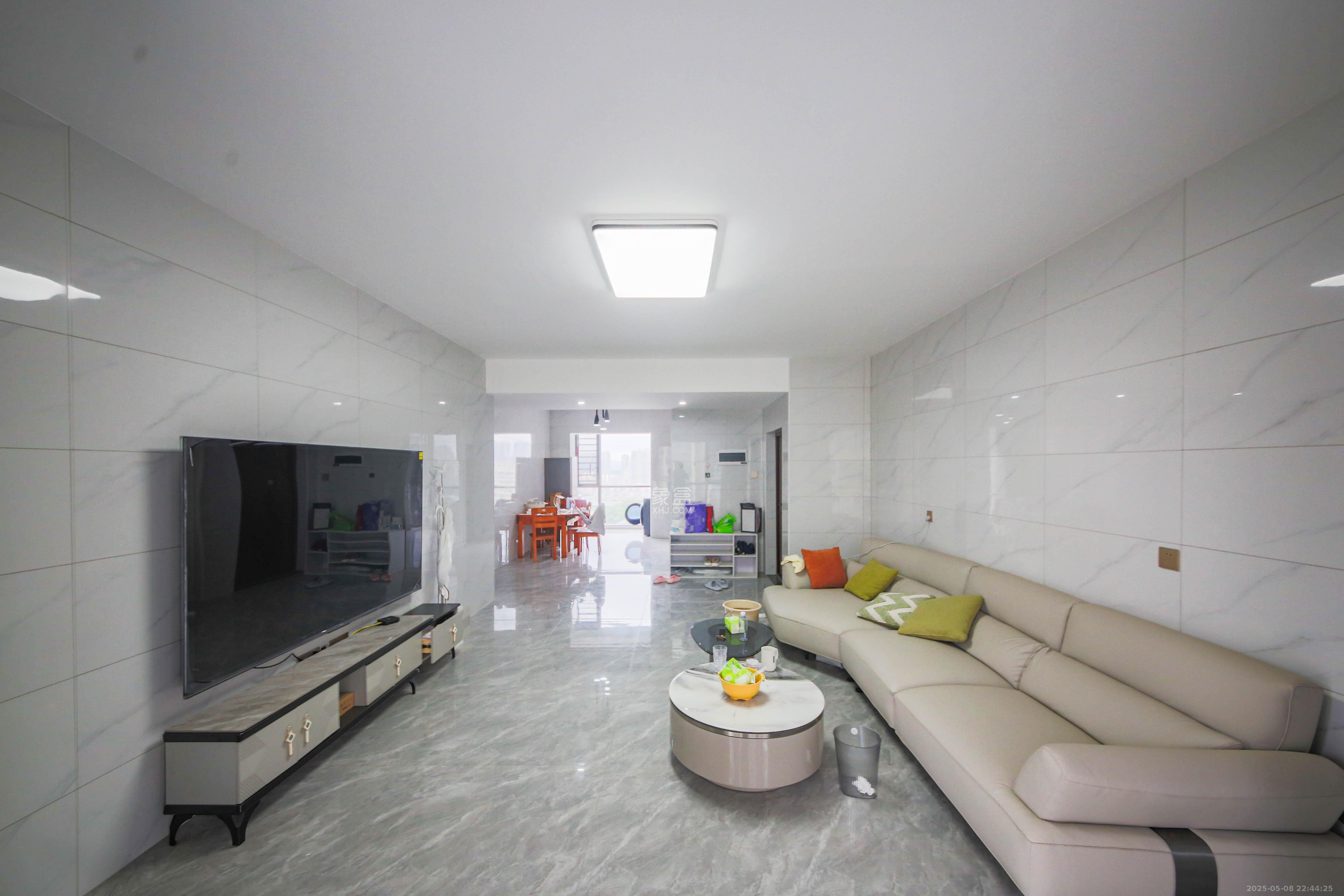 博林云栖  3室2厅2卫    160.0万 博林云栖  3室2厅2卫    160.0万客厅