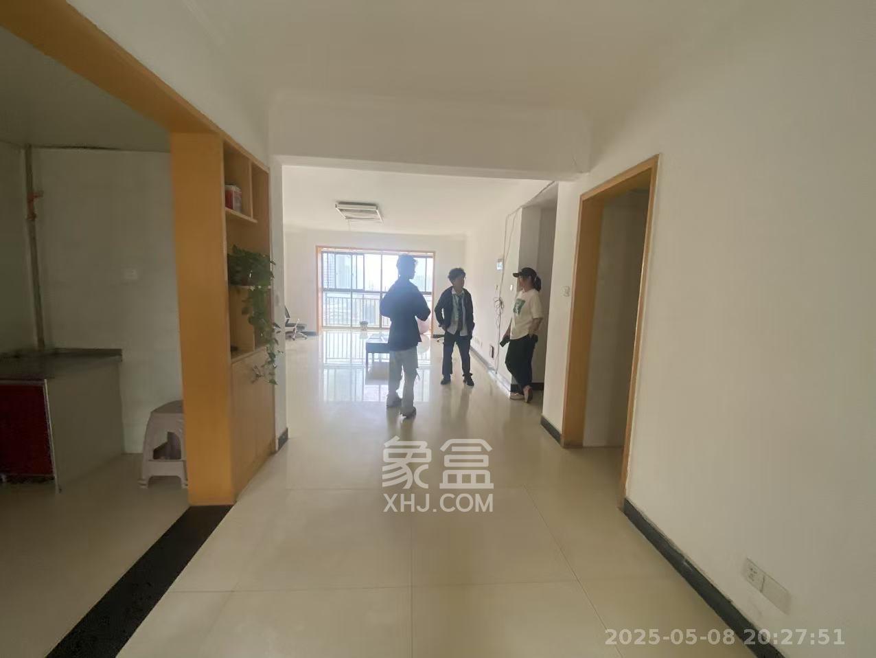 东岸梅园小区  4室2厅1卫   3000.00元/月室内图